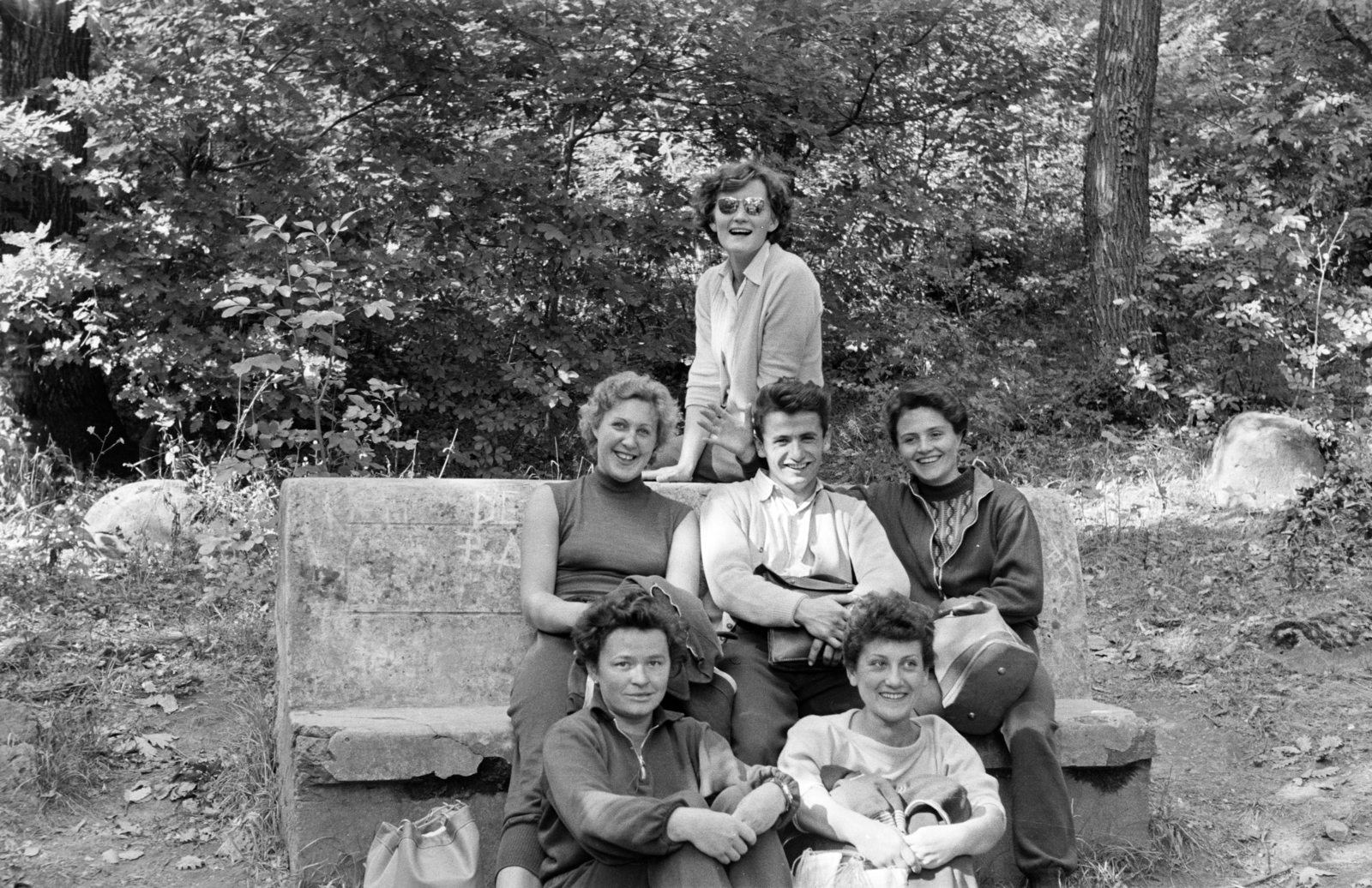Hungary,Lake Balaton, Badacsonytomaj,Badacsony, pad a Kuruc körút nevű turistaút (később Kuruc-körút tanösvény) mellett., 1956, Lipovits Károly, tableau, smile, Fortepan #61807