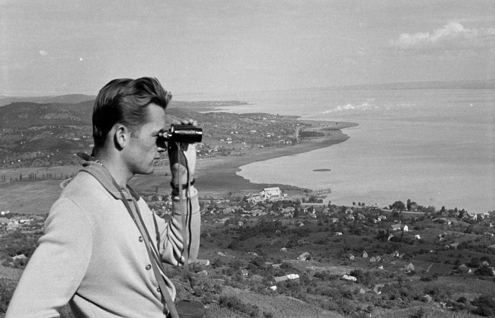 Hungary,Lake Balaton, Badacsonytomaj, kilátás Ábrahámhegy irányába., 1956, Lipovits Károly, telescope, view, Best of, Fortepan #61808