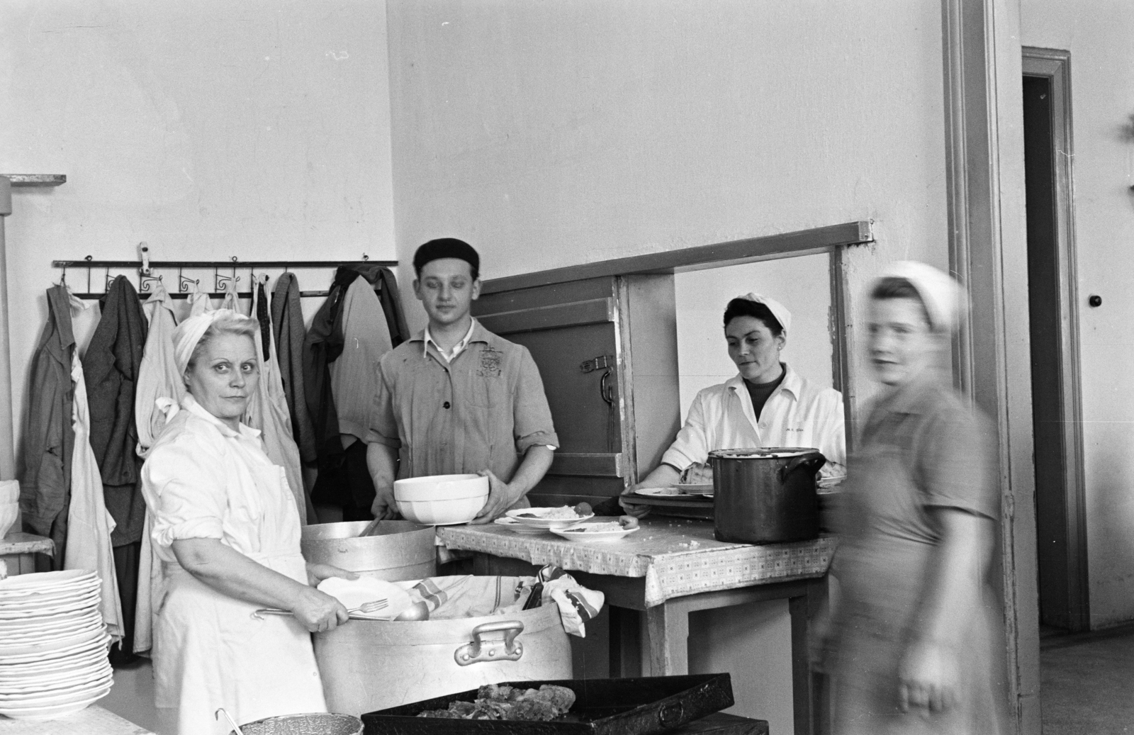Hungary, Pécs, a Pedagógiai Főiskola (később Pécsi Tudományegyetem) kollégiuma, konyha., 1956, Lipovits Károly, kitchen, cauldron, student dorm, Fortepan #61830