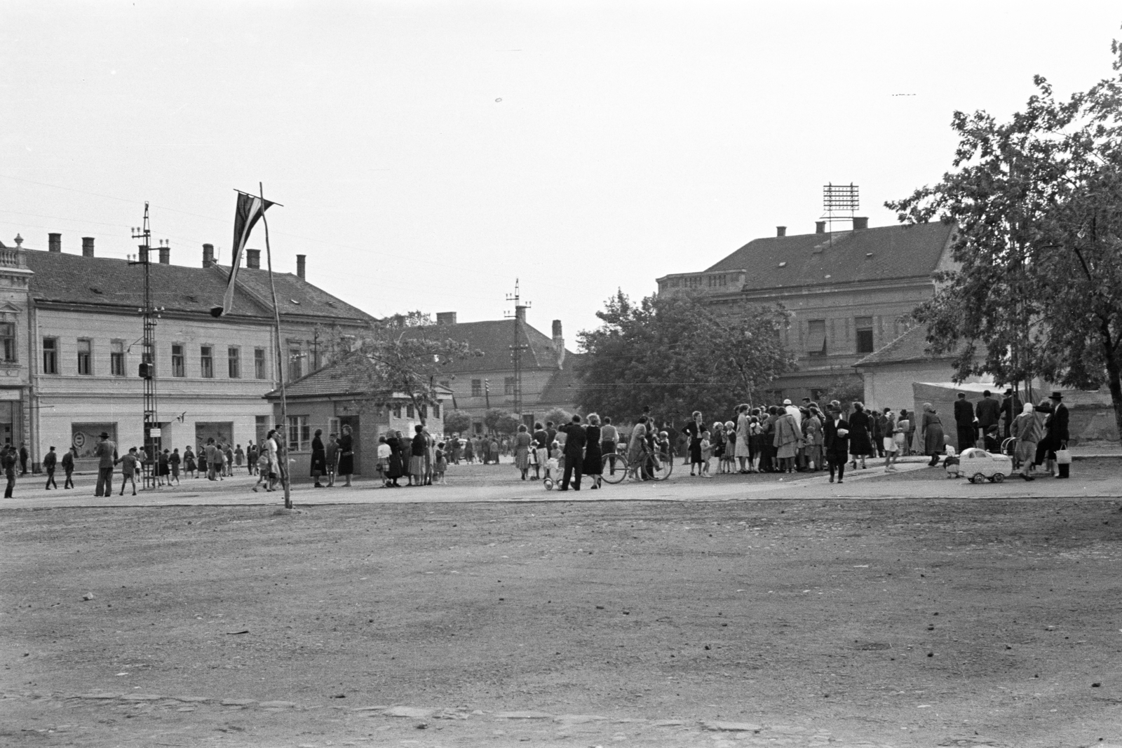 Hungary, Csorna, Szent István (Szabadság) tér., 1955, Lipovits Károly, street view, Fortepan #61901