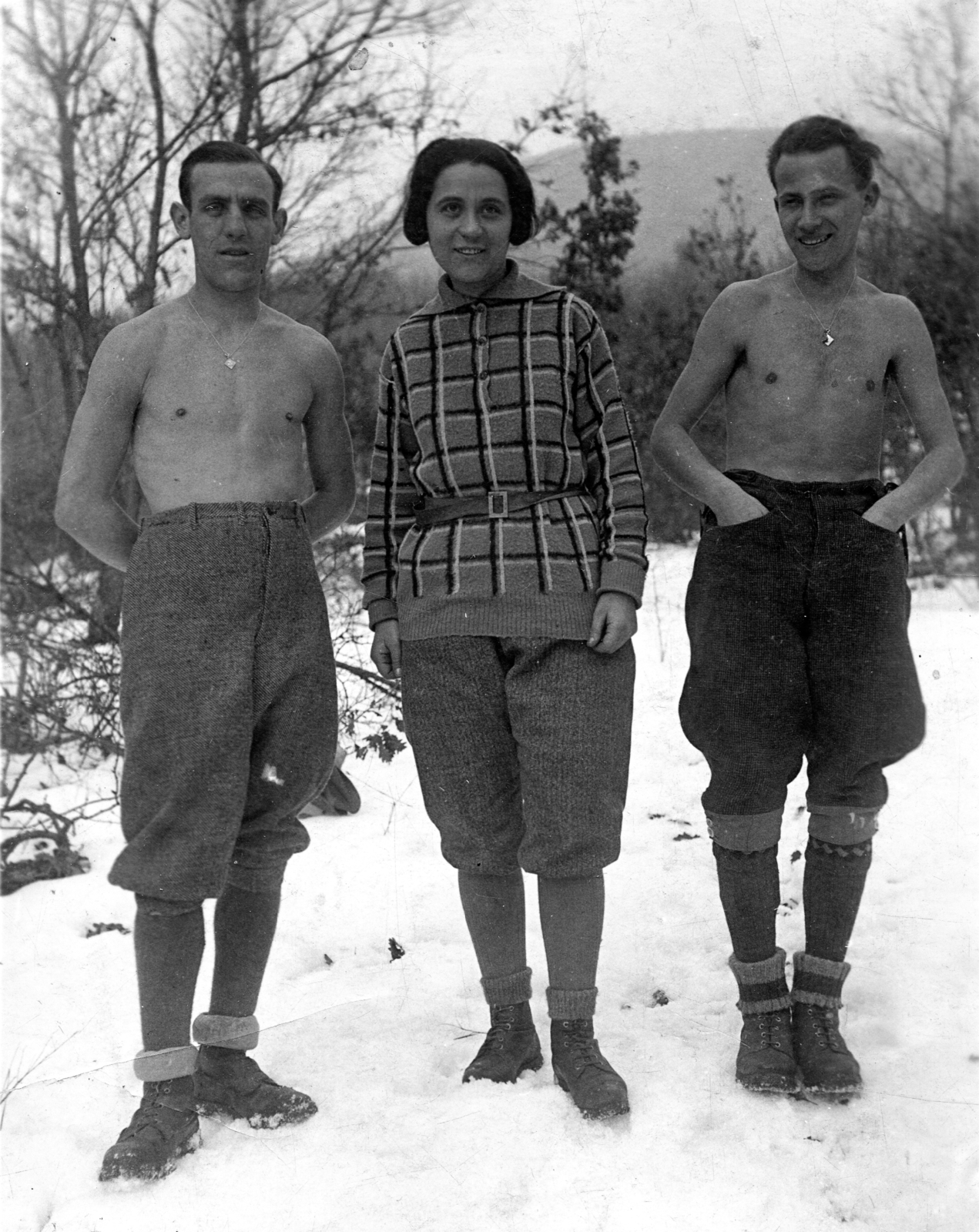 1928, A R, winter, snow, tableau, men, woman, breech, hiking boots, half-naked, hands in pockets, Fortepan #62082