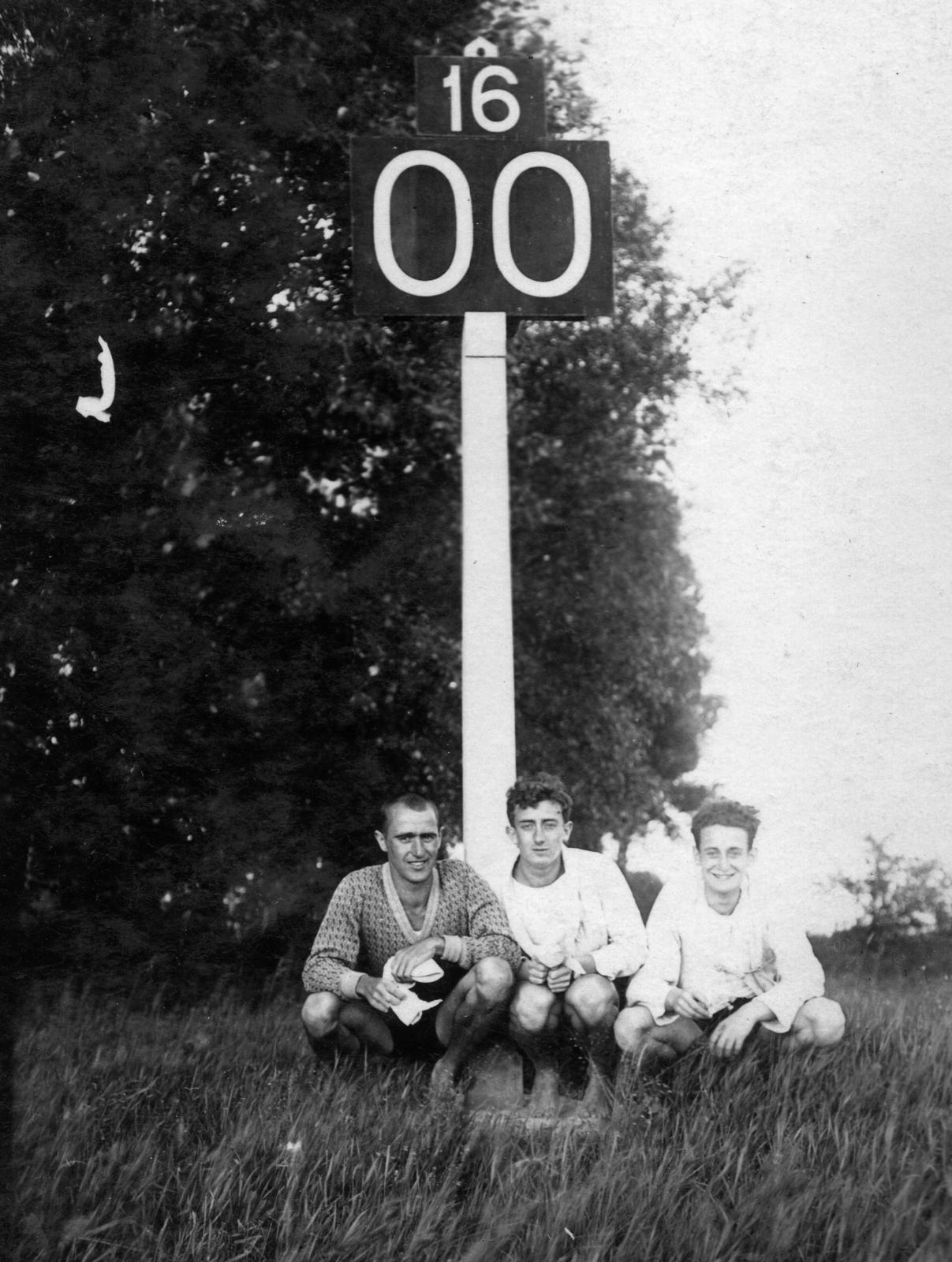 Hungary, Duna-part Adonnyal szemben, az 1600 folyamkilométert jelző tábla., 1928, A R, tableau, river kilometer sign, Fortepan #62127