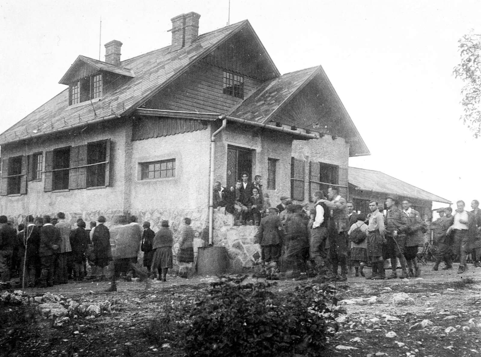 Hungary, Pilis Mountains, Kevély-nyereg, Természetbarátok Turista Egyesülete Kevélynyergi Menedékháza., 1929, A R, excursion, safe house, Fortepan #62128