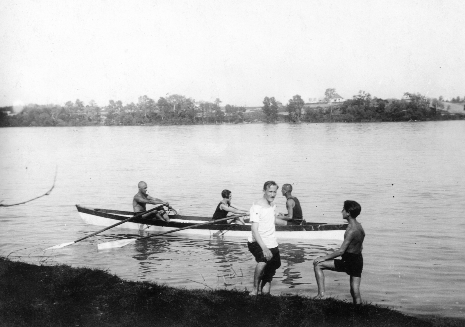 1931, A R, free time, river, men, water surface, summer, boat, shore, boy, woman, paddling, shore, paddle, Fortepan #62199