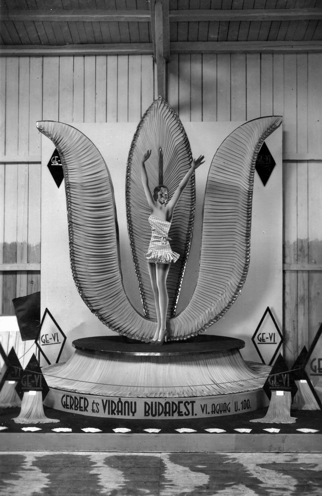 Hungary, GE - VI (Gerber és Virány) harisnyagyár reklámja., 1937, A R, label, Show window, pantyhose, Fortepan #62313