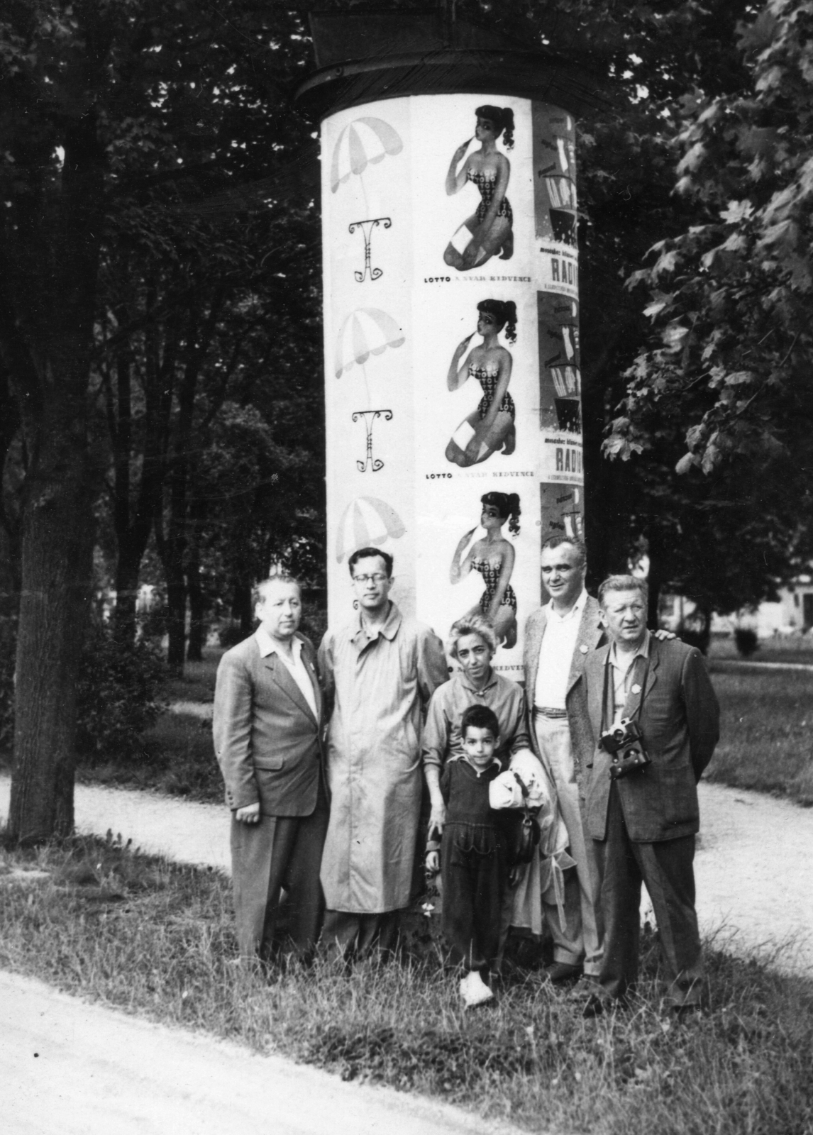 1960, A R, tableau, men, ad pillar, camera, woman, kid, Fortepan #62352