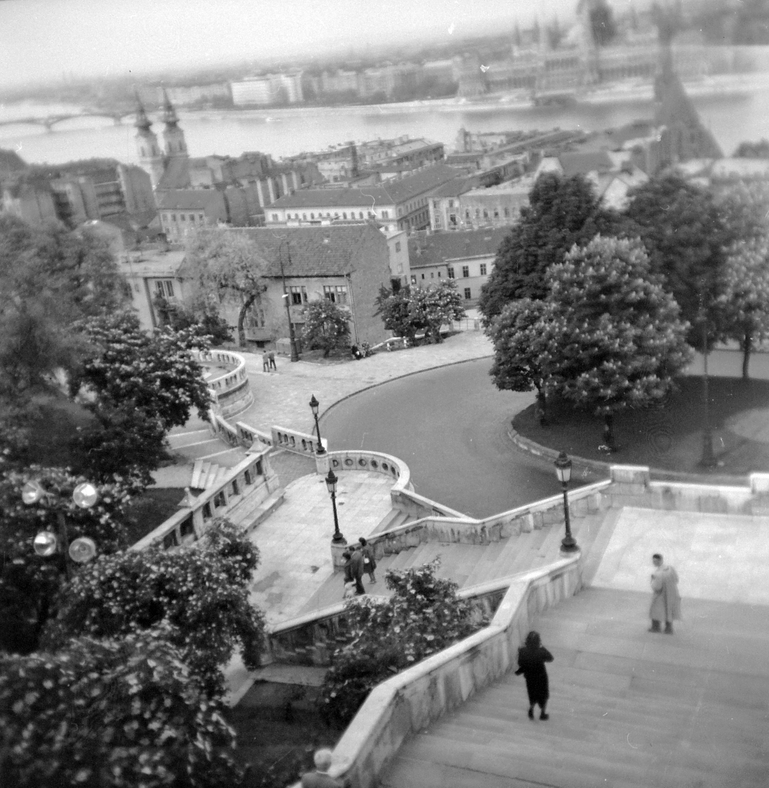 Hungary, Budapest I., kilátás a Halászbástyáról a Parlament felé, előtérben a Schulek lépcső és a Hunyadi János úti hajtűkanyar., 1959, Fortepan, picture, Budapest, Fortepan #6239