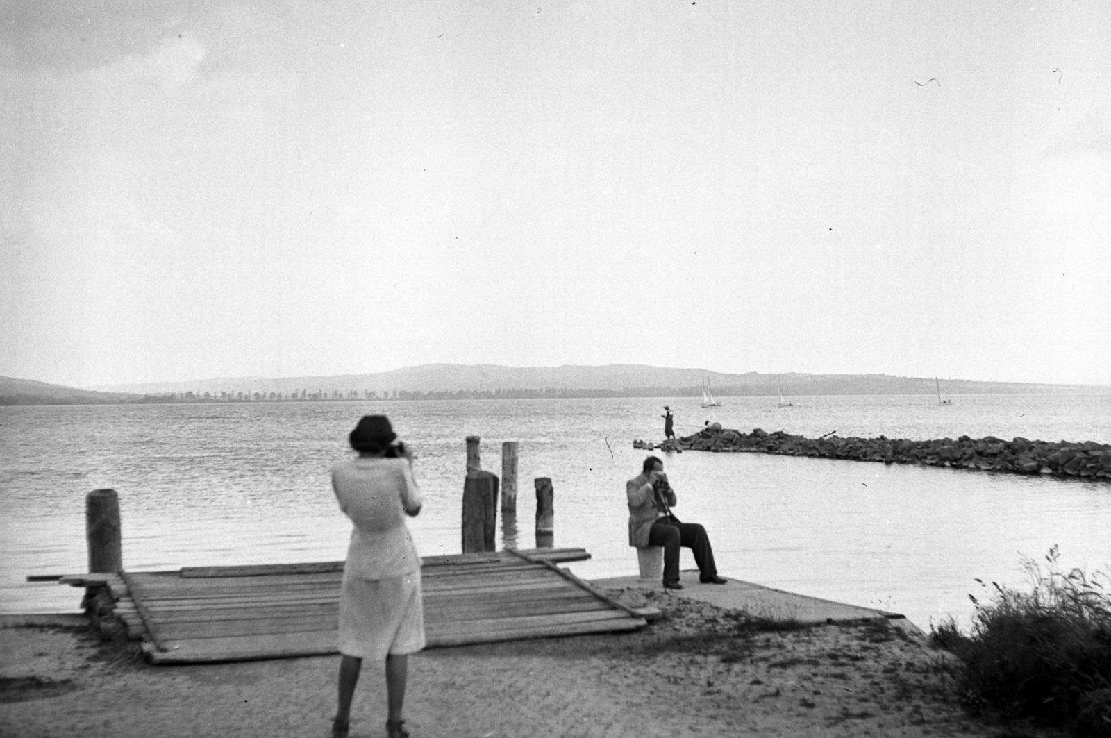 Hungary,Lake Balaton, Tihany, Tihanyrév, a túlparton a földvári part látszik, középen a kőröshegyi völggyel., 1938, A R, shore, photography, Fortepan #62459