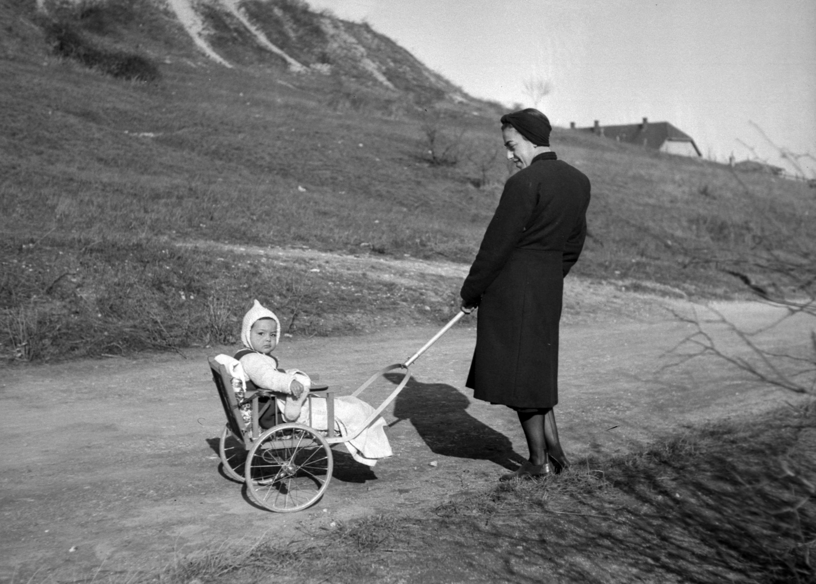 Hungary, Budapest III., Mátyáshegyi út a Kolostor út közelében., 1939, A R, baby carriage, kid, Budapest, Fortepan #62479