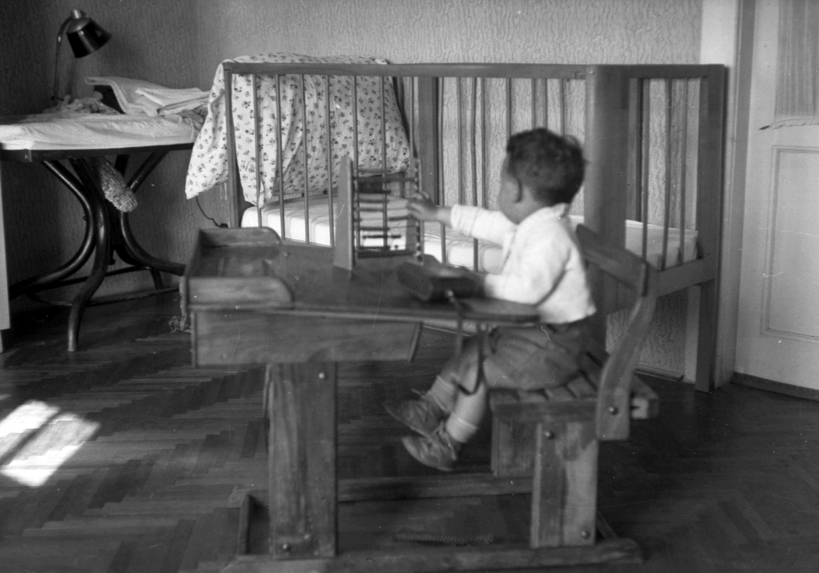 1943, A R, parquet floor, kids beds, school desk, reading lamp, Fortepan #62512