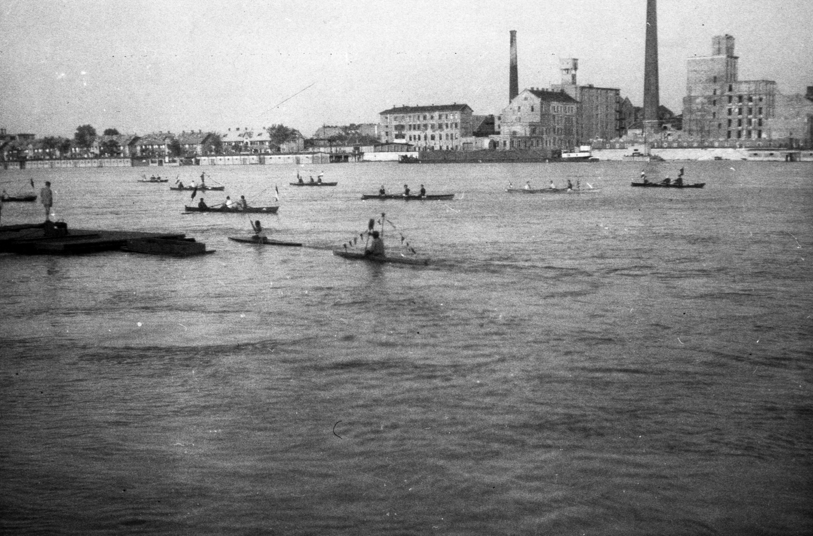Hungary, Budapest XIII., szemben az Újpesti rakparton a Victoria gőzmalom és az Első Budapesti Gőzmalom Rt.gőzmalmának (Újmalom telep) a II. világháborúban megsérült épületei a Margitsziget felől nézve., 1950, A R, steam mill, Budapest, Fortepan #62541