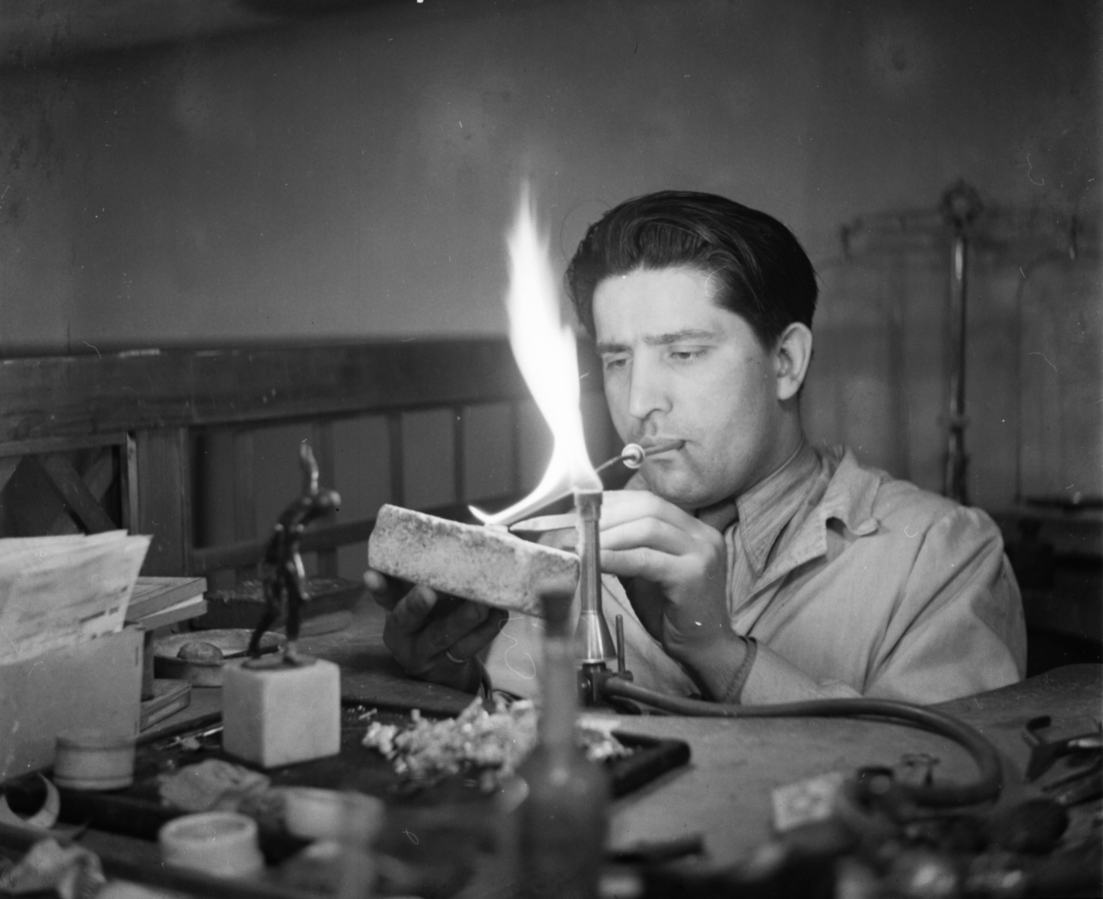 1939, Góg Emese, laboratory, glass production, glass technician, Bunsen burner, glass-blowing, Fortepan #62566