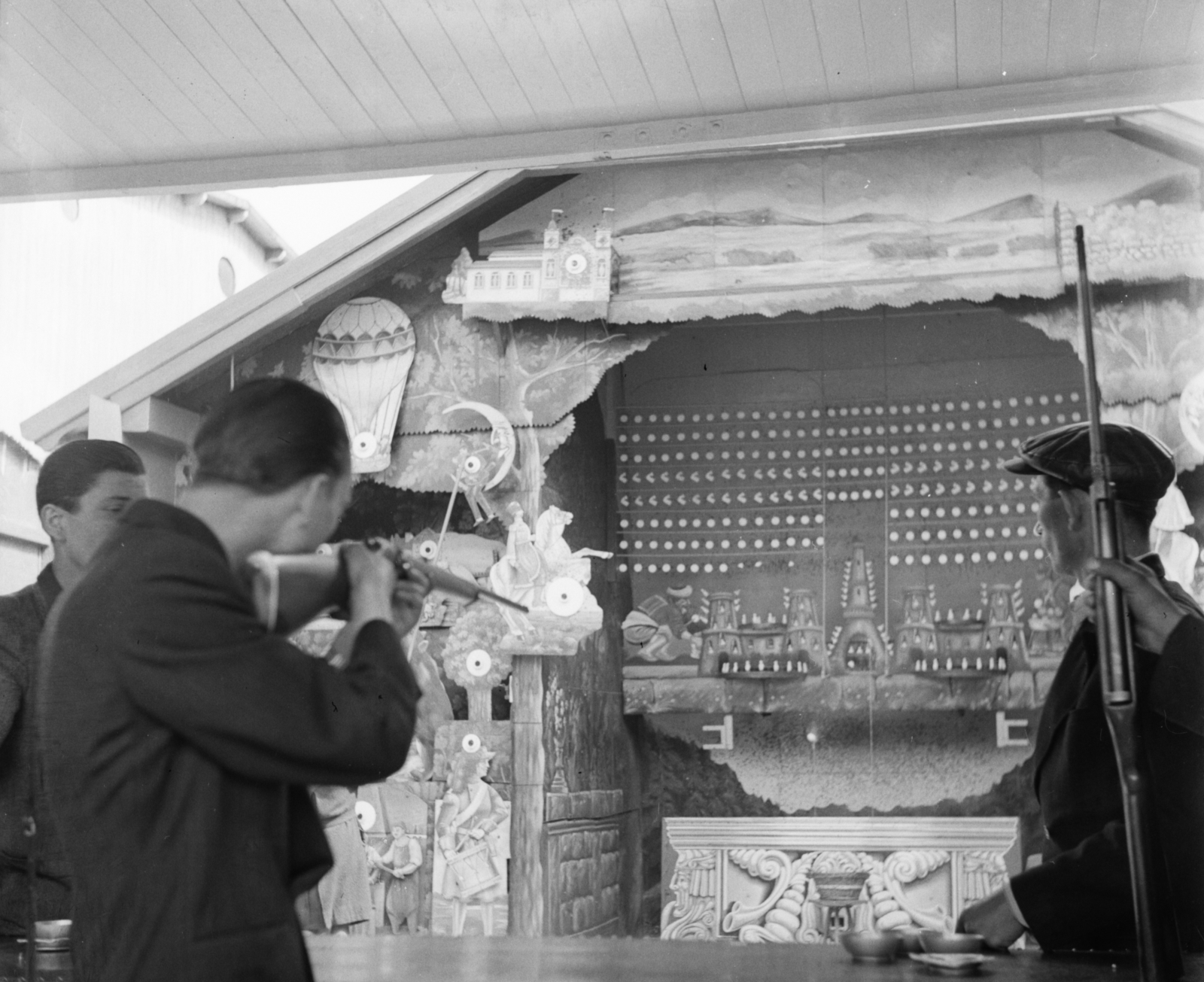 Hungary, Budapest XIV., 1939, Góg Emese, shooting-gallery, air gun, Budapest, Fortepan #62568