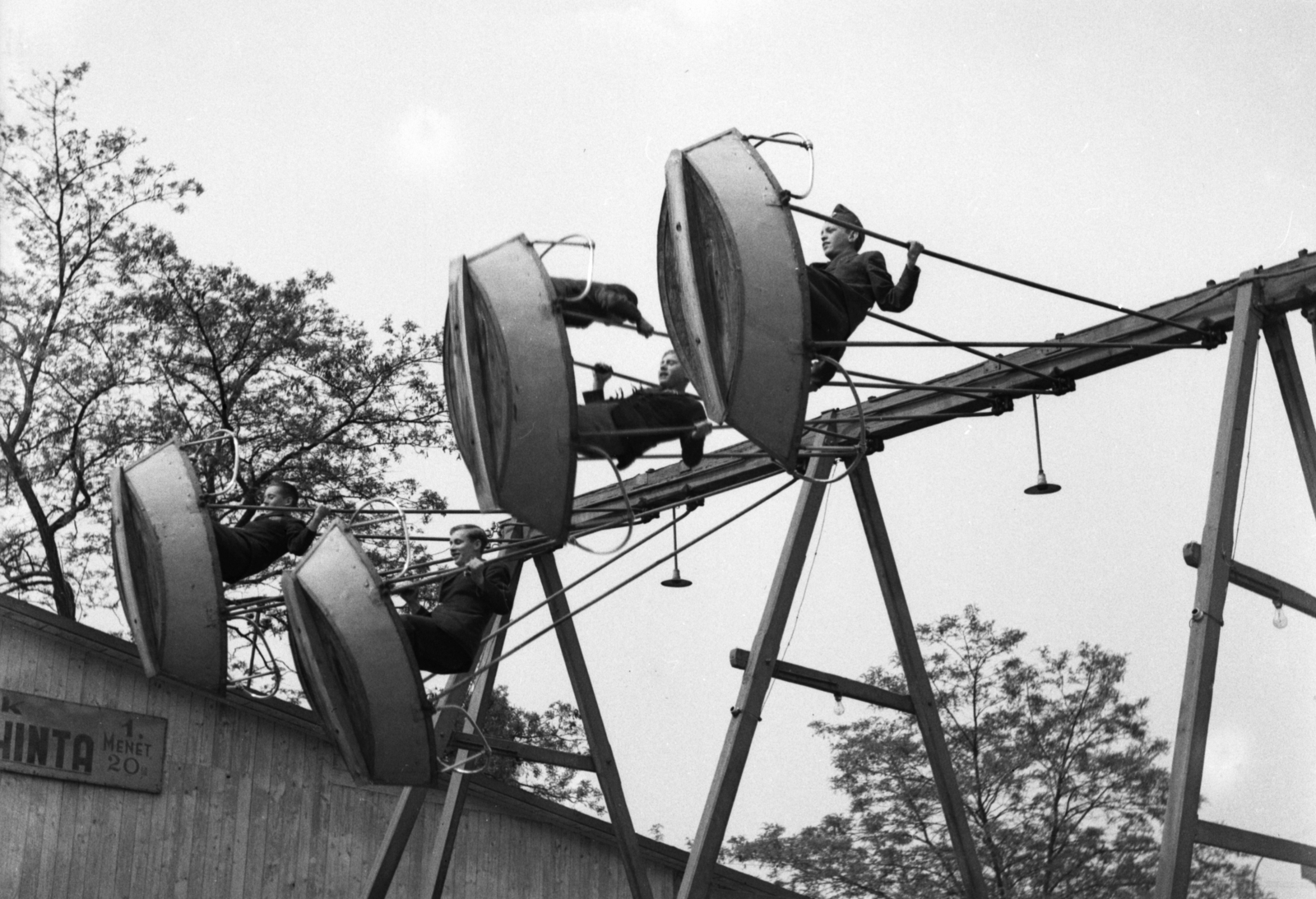 Magyarország, Városliget,Vidámpark, Budapest XIV., 1939, Góg Emese, hajóhinta, Budapest, Fortepan #62571