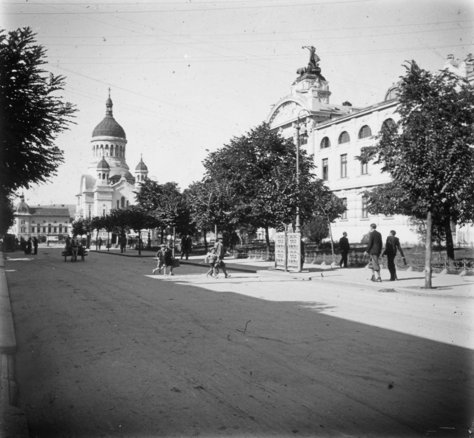 Románia,Erdély, Kolozsvár, Hunyadi tér a Nemzeti Színháztól a Bocskai téren álló Ortodox katedrális felé nézve., 1934, Lajtai László, templom, nemzeti színház, színház, Fellner és Helmer-terv, eklektikus építészet, Ferdinand Fellner Jr.-terv, Hermann Helmer-terv, Fortepan #62607