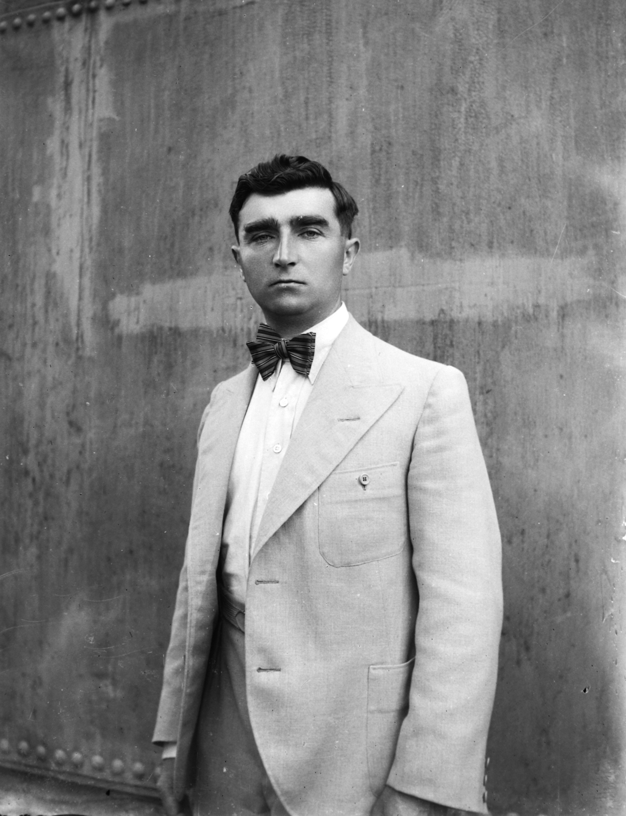 1930, Veszprém Megyei Levéltár/Klauszer, portrait, man, bow tie, Fortepan #62701