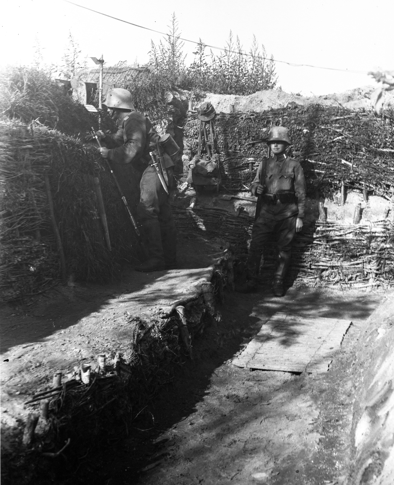 1915, Veszprém Megyei Levéltár/Klauszer, First World War, trench, helmet, periscope, Fortepan #62718