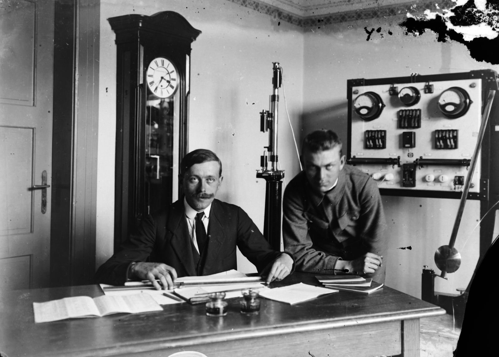 1914, Veszprém Megyei Levéltár/Klauszer, ink bottle, instrument, slide rule, electricity, pendulum, grandfather clock, Fortepan #62740
