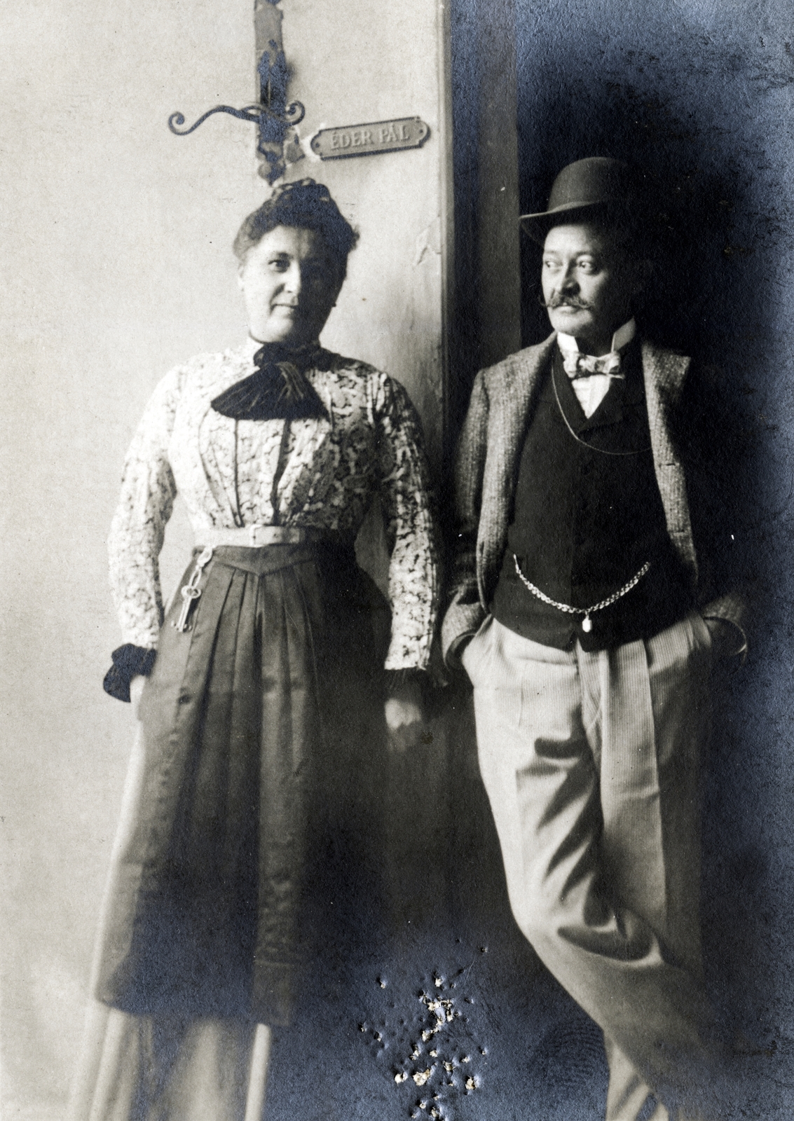 Hungary, Sopronyi Éder Pál és felesége., 1910, Erdőssy Béla, bowler hat, man and woman, watch chain, backlight, Fortepan #6308
