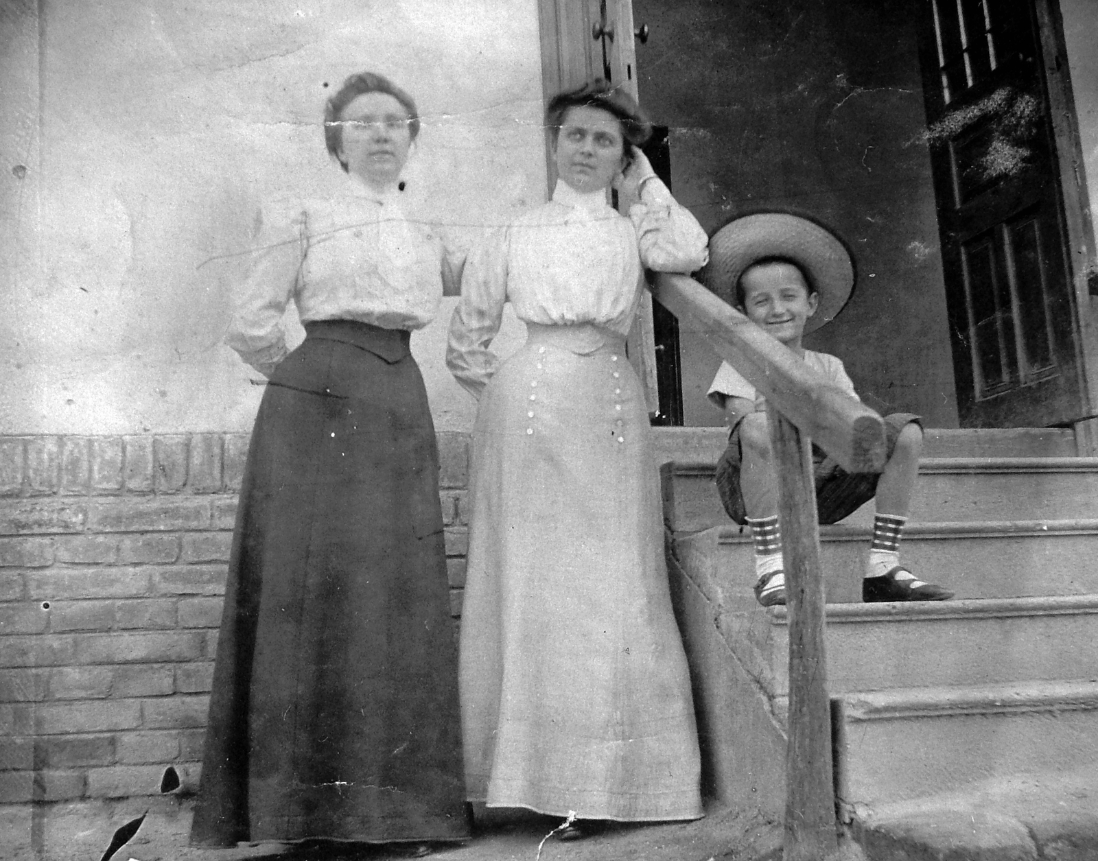 1921, Fortepan, hat, yard, women, stairs, kid, sitting on stairs, Fortepan #6324