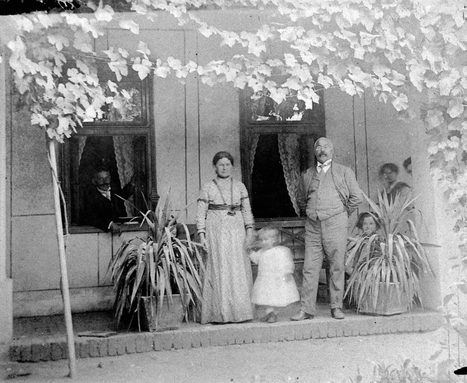 1914, Fortepan, family, tableau, porch, bower, Fortepan #6343
