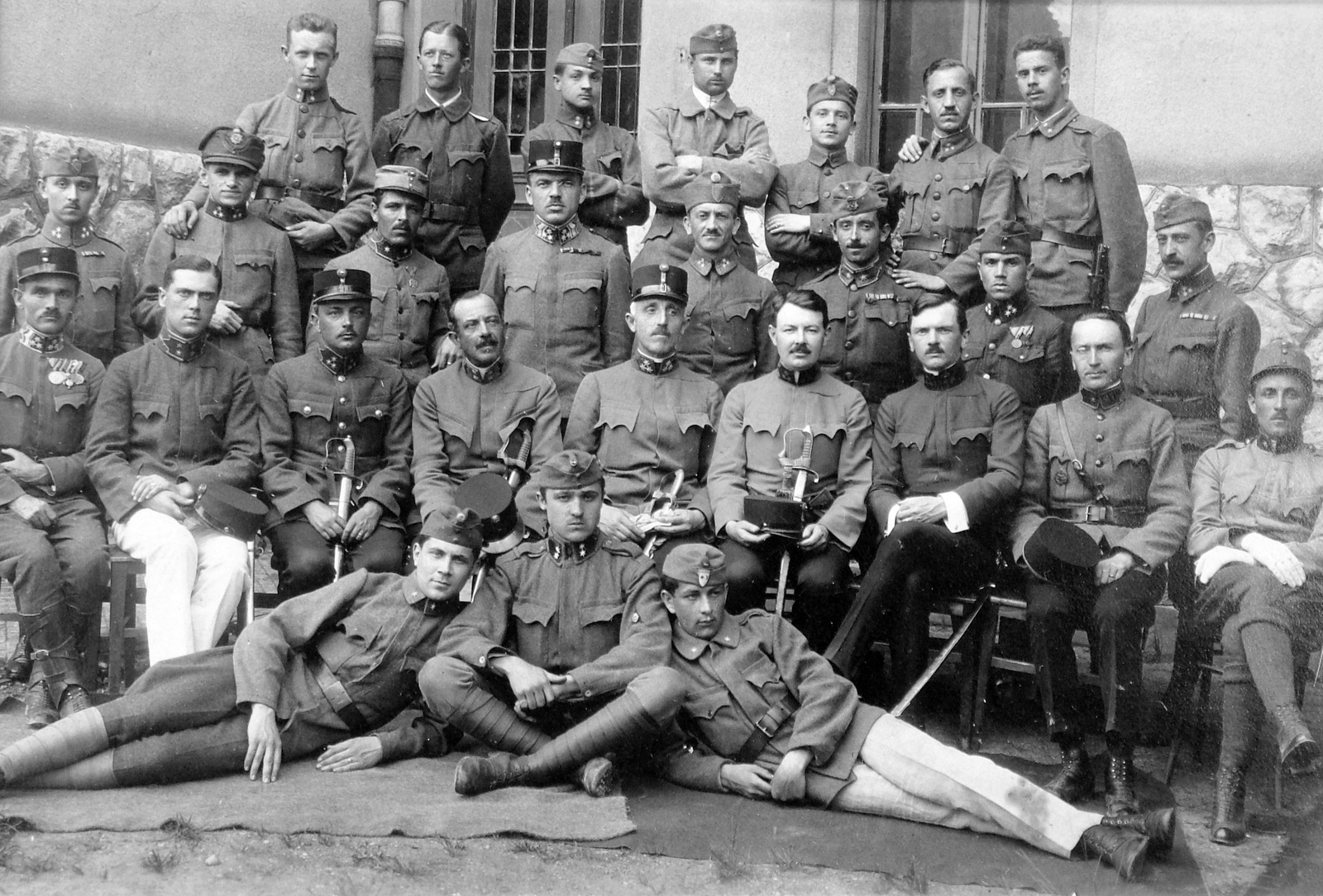 1917, Fortepan, első világháború, egyenruha, udvar, csoportkép, férfiak, katona, kitüntetés, kard, Fortepan #6363