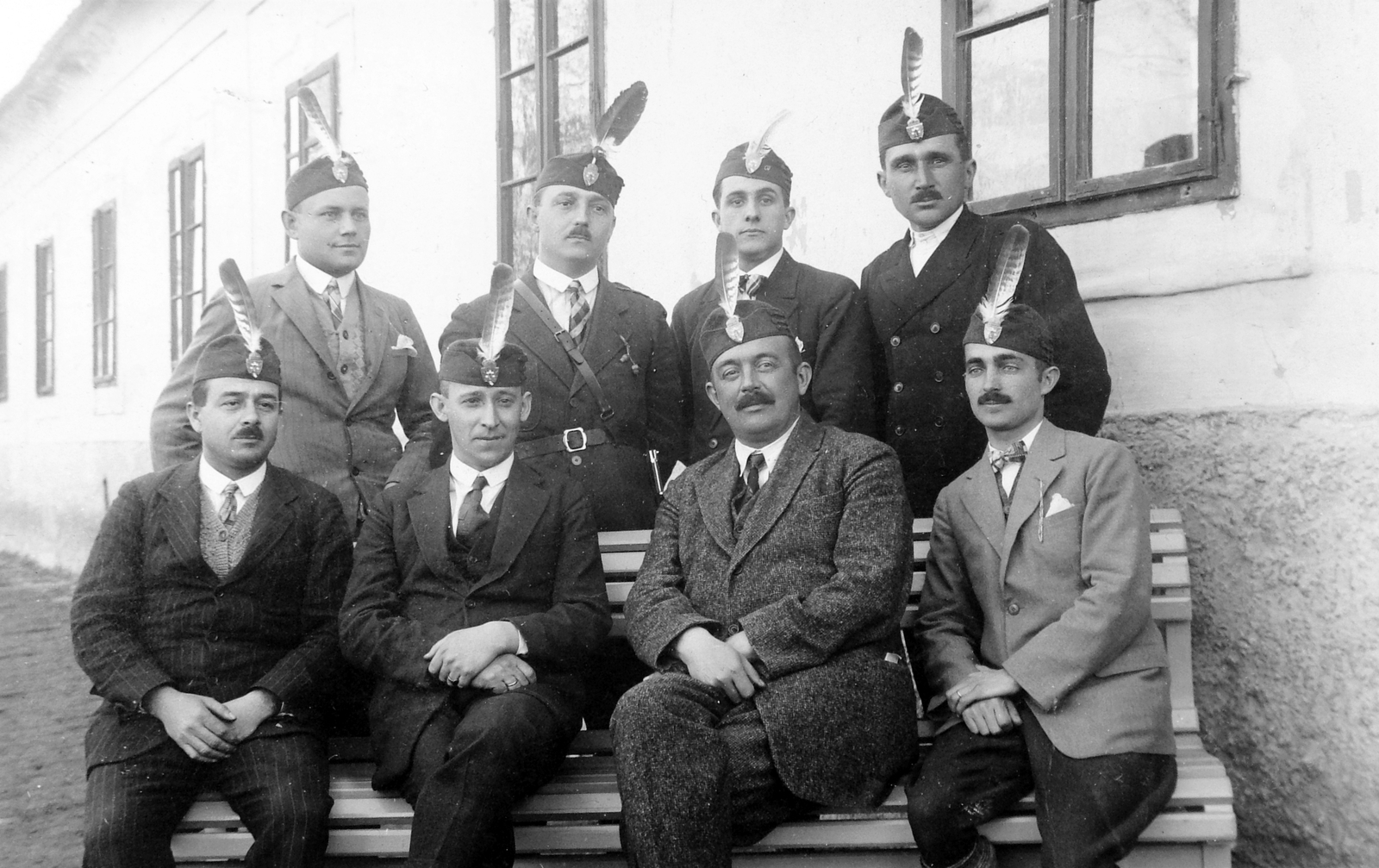 1935, Fortepan, yard, tableau, men, bench, caps, Fortepan #6438