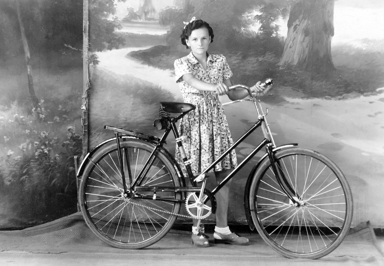 Csepel (női) kerékpár., 1955, Fortepan, bicycle, Hungarian brand, Csepel-brand, studio, girls'n'cars, Fortepan #6455