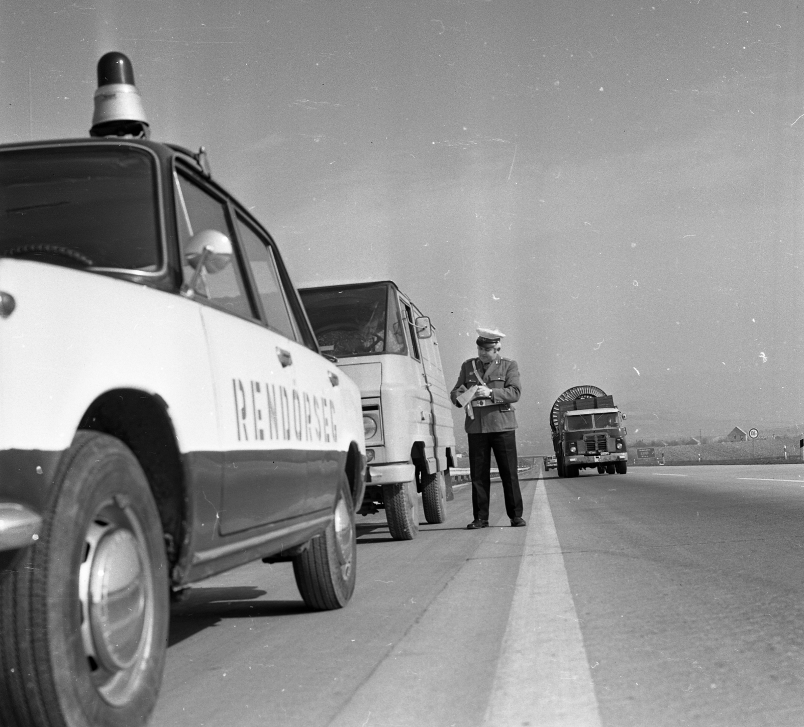 Magyarország, Törökbálint, M7-es az érdi emelkedőnél Törökbálint irányába nézve., 1974, Magyar Rendőr, rendőrjármű, sziréna, Fortepan #65001