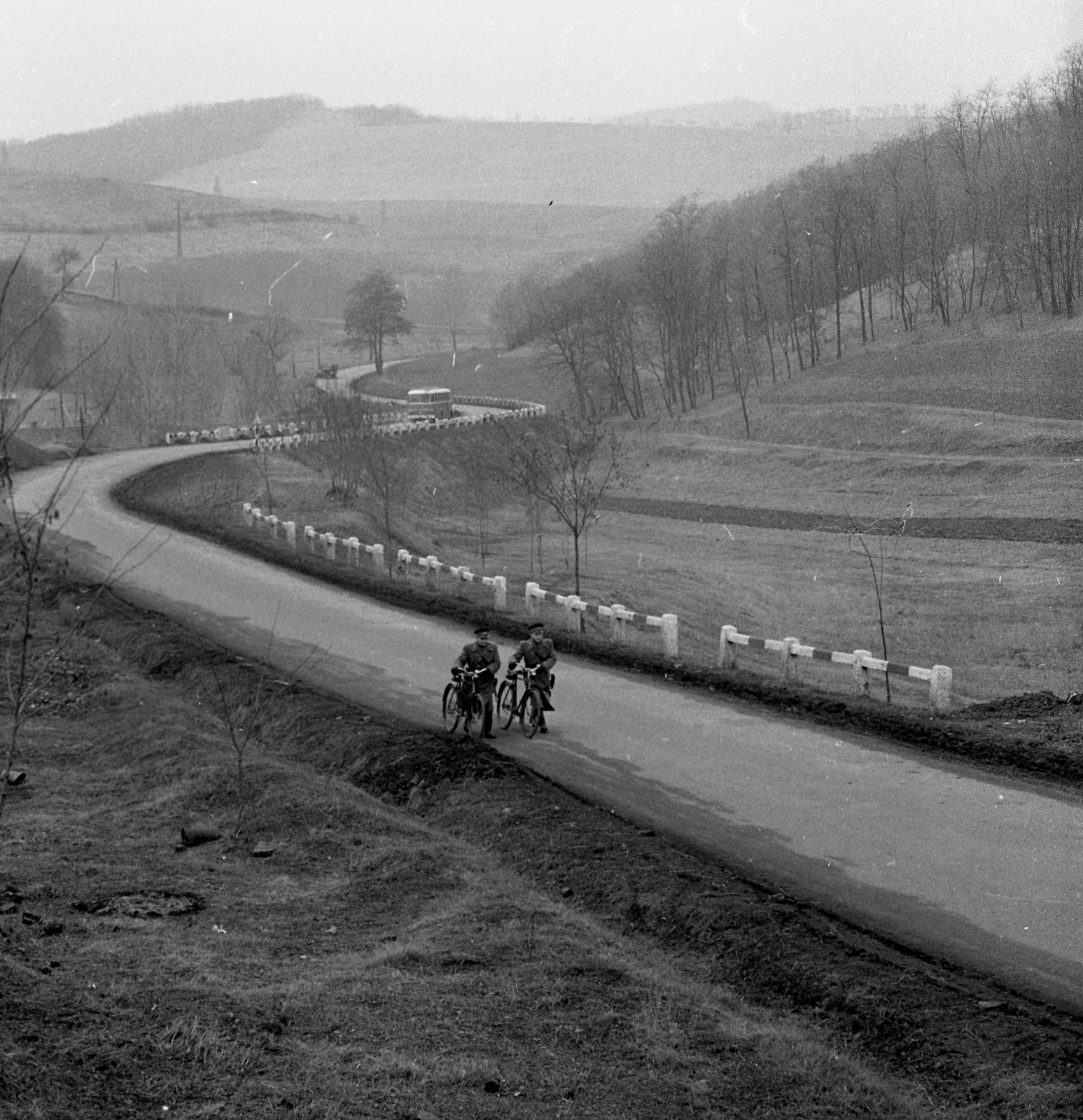 Hungary, 1964, Magyar Rendőr, bicycle, bus, cop, landscape, bicycle patrol, Fortepan #65025