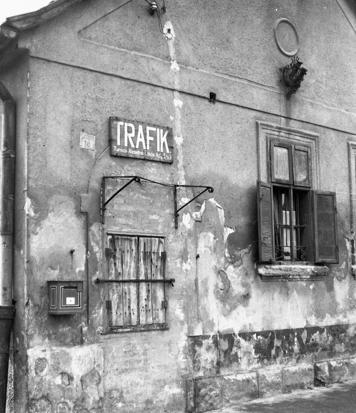 Hungary, Budaörs, Károly király (Marx Károly) utca 16., 1964, Magyar Rendőr, sign-board, tobacco shop, letter box, venetian blind, Fortepan #65040