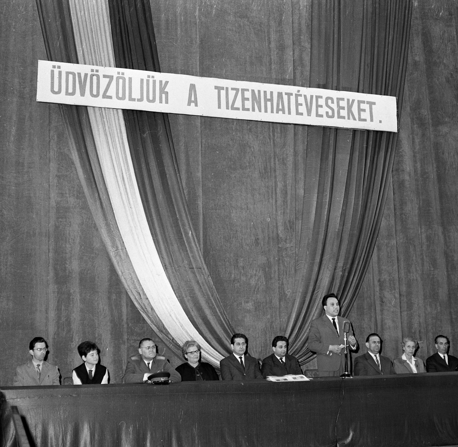 Hungary, Budapest VI., Andrássy út (Népköztársaság útja), Magyar Állami Operaház, első személyi igazolvány átadása ünnepség keretében., 1964, Magyar Rendőr, label, microphone, speech, Budapest, Fortepan #65041