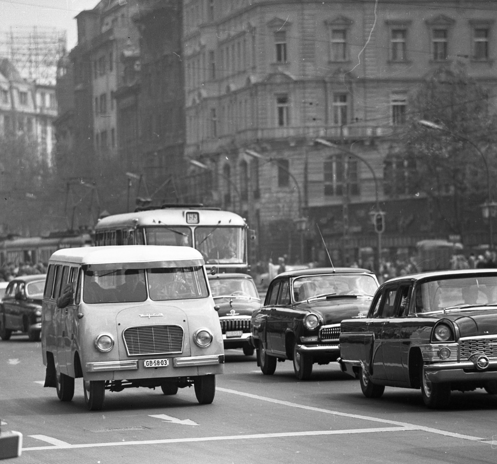 Hungary, Budapest V.,Budapest VII., Károly (Tanács) körút a Madách tértől a Gerlóczy utca felé nézve., 1963, Magyar Rendőr, traffic, street view, genre painting, Nysa-brand, Ikarus 620, M21 Wolga, number plate, GAZ 13 Chaika, Budapest, Fortepan #65050