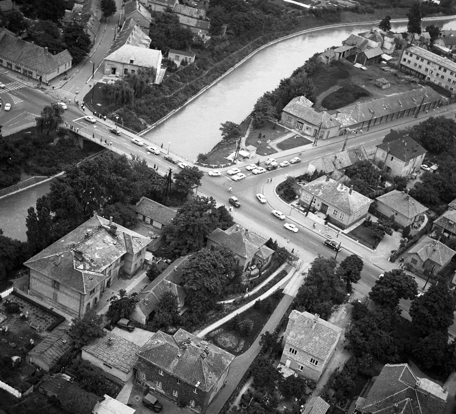 Hungary,Lake Balaton, Siófok, légifotó, Fő utca a Sió-csatorna feletti hídnál., 1965, Magyar Rendőr, bridge, aerial photo, Fortepan #65139