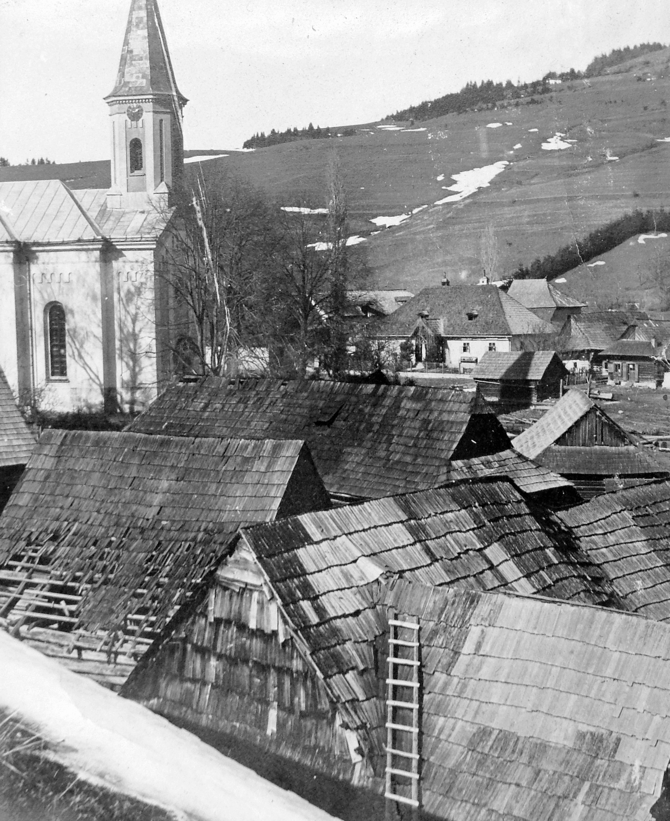 Slovakia, Torysky, balra a Segítő Szűzanya templom., 1907, Fortepan, roof, wood shingles, Greek Catholic, Fortepan #6514