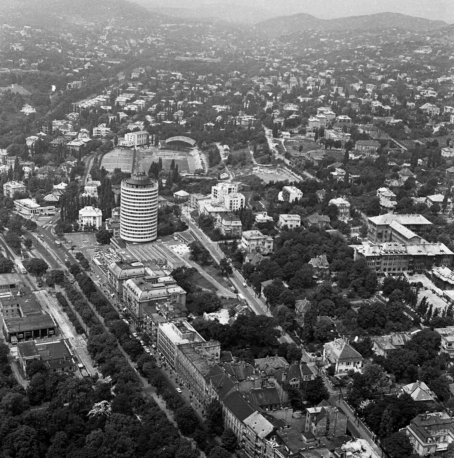 Hungary, Budapest XII.,Budapest II., légifotó, előtérben a Szilágyi Erzsébet fasor, középen a Budapest körszálló., 1967, Magyar Rendőr, aerial photo, Budapest, György Szrogh-design, Fortepan #65144