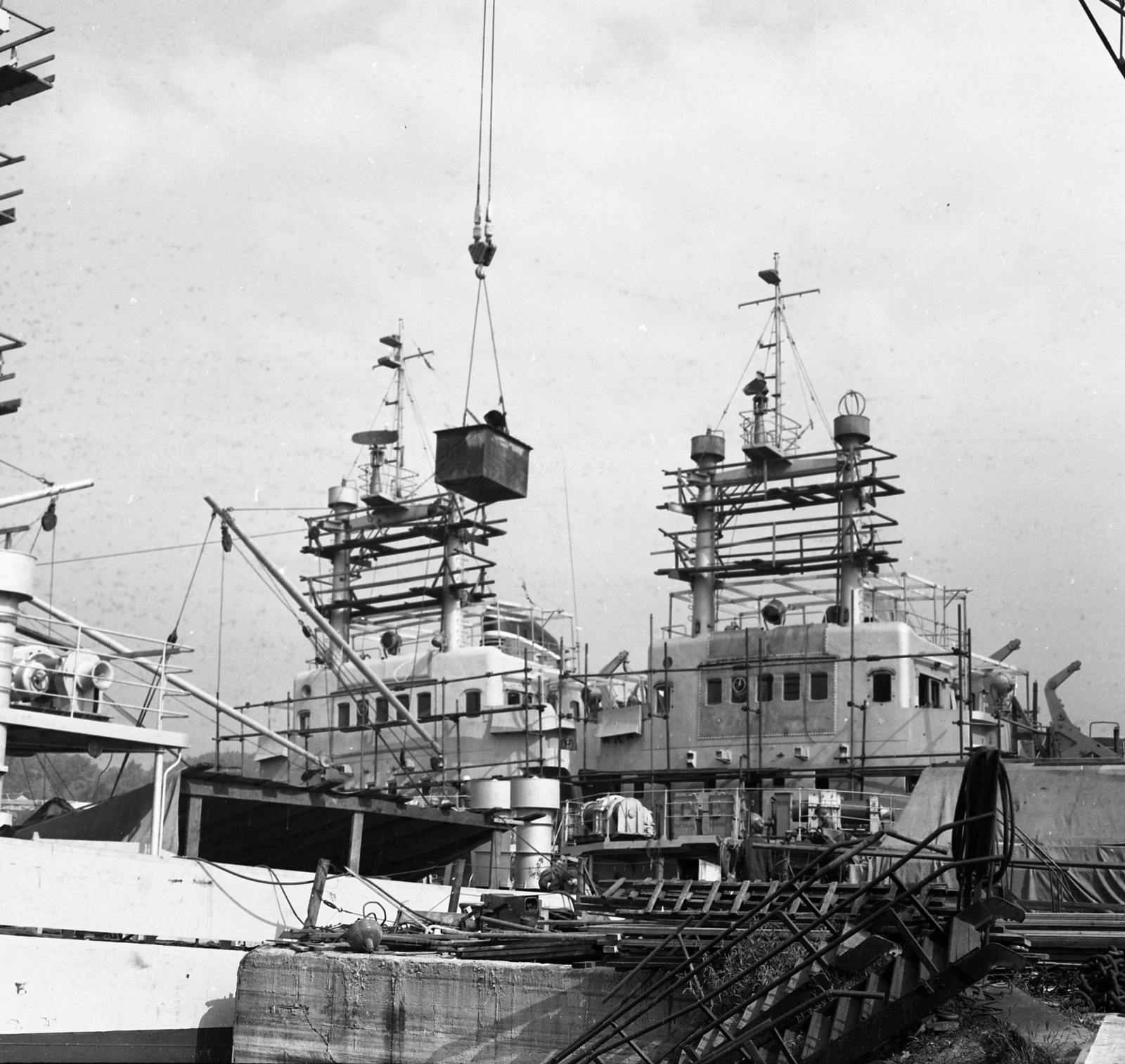 Magyarország, Budapest XIII., Magyar Hajó- és Darugyár Angyalföldi Gyáregysége, Sagastrand osztályú tengeri áruszállító hajók., 1965, Magyar Rendőr, hajógyártás, Budapest, Fortepan #65199