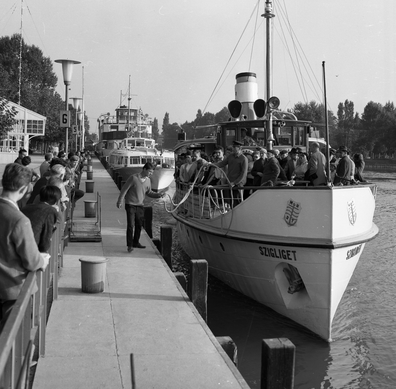 Hungary,Lake Balaton, Siófok, hajóállomás, a Szigliget motoros kikötése., 1965, Magyar Rendőr, ship, port, water bus, Szigliget-ship, Fortepan #65207