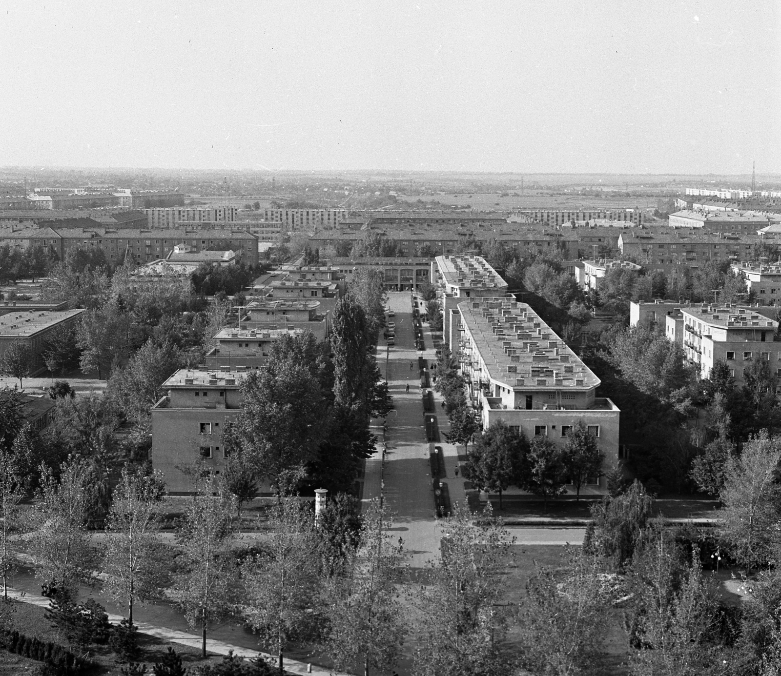 Magyarország, Dunaújváros, a felvétel a víztoronyból készült a Május 1. utca felé nézve., 1965, Magyar Rendőr, Fortepan #65216