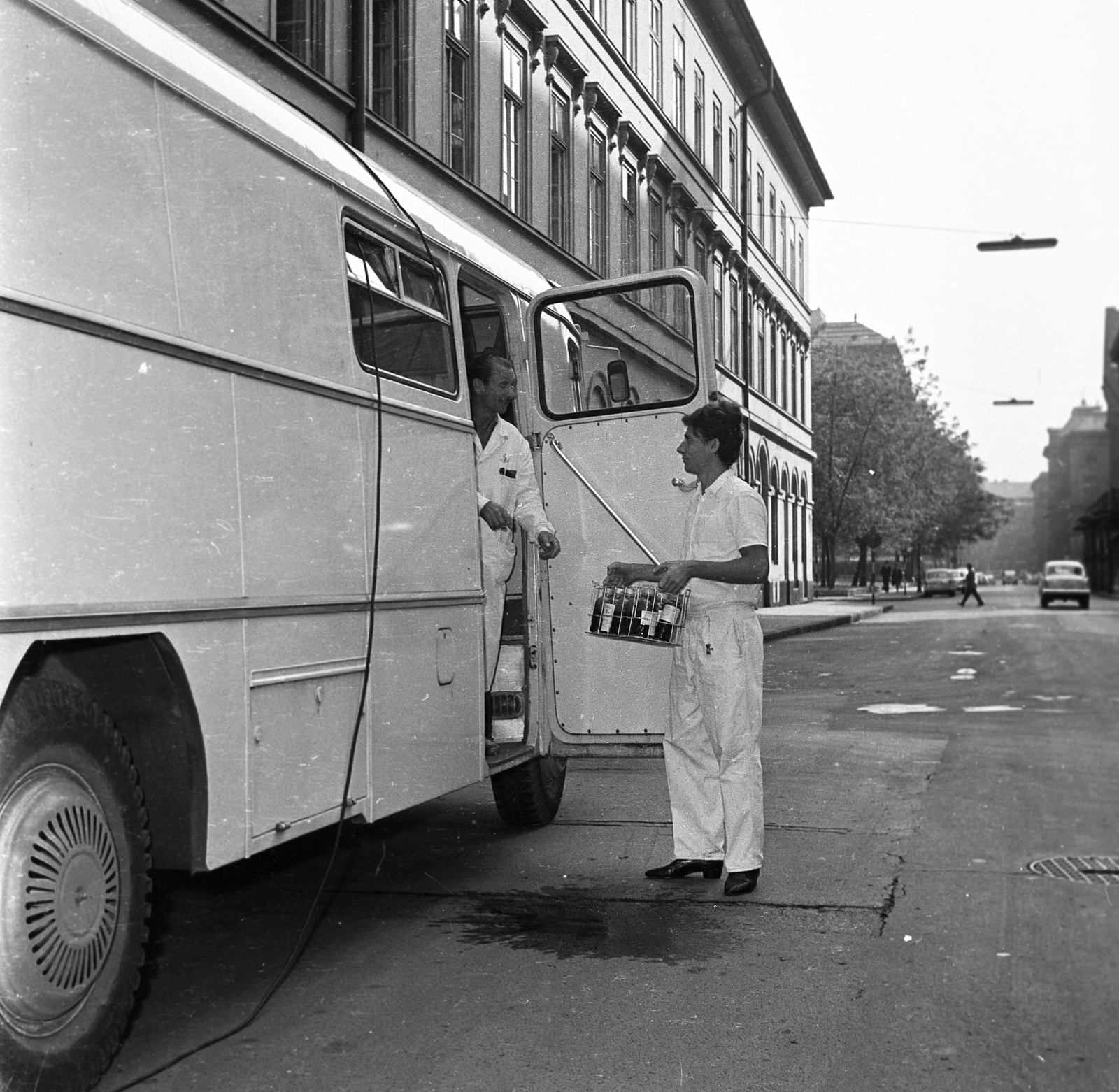 Hungary, Budapest V., Markó utca a Falk Miksa (Néphadsereg) utca felől a Honvéd (Néphadsereg) tér felé nézve., 1965, Magyar Rendőr, Budapest, Fortepan #65229