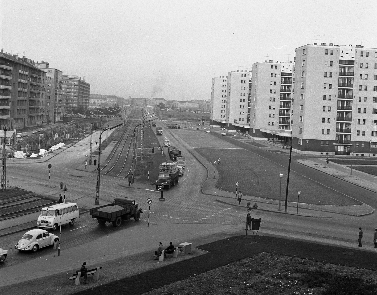 Hungary, Budapest XI., Irinyi József utca a Budafoki út felől a Petőfi híd felé nézve., 1965, Magyar Rendőr, Volkswagen-brand, Volkswagen Beetle, Budapest, traffic, Fortepan #65242