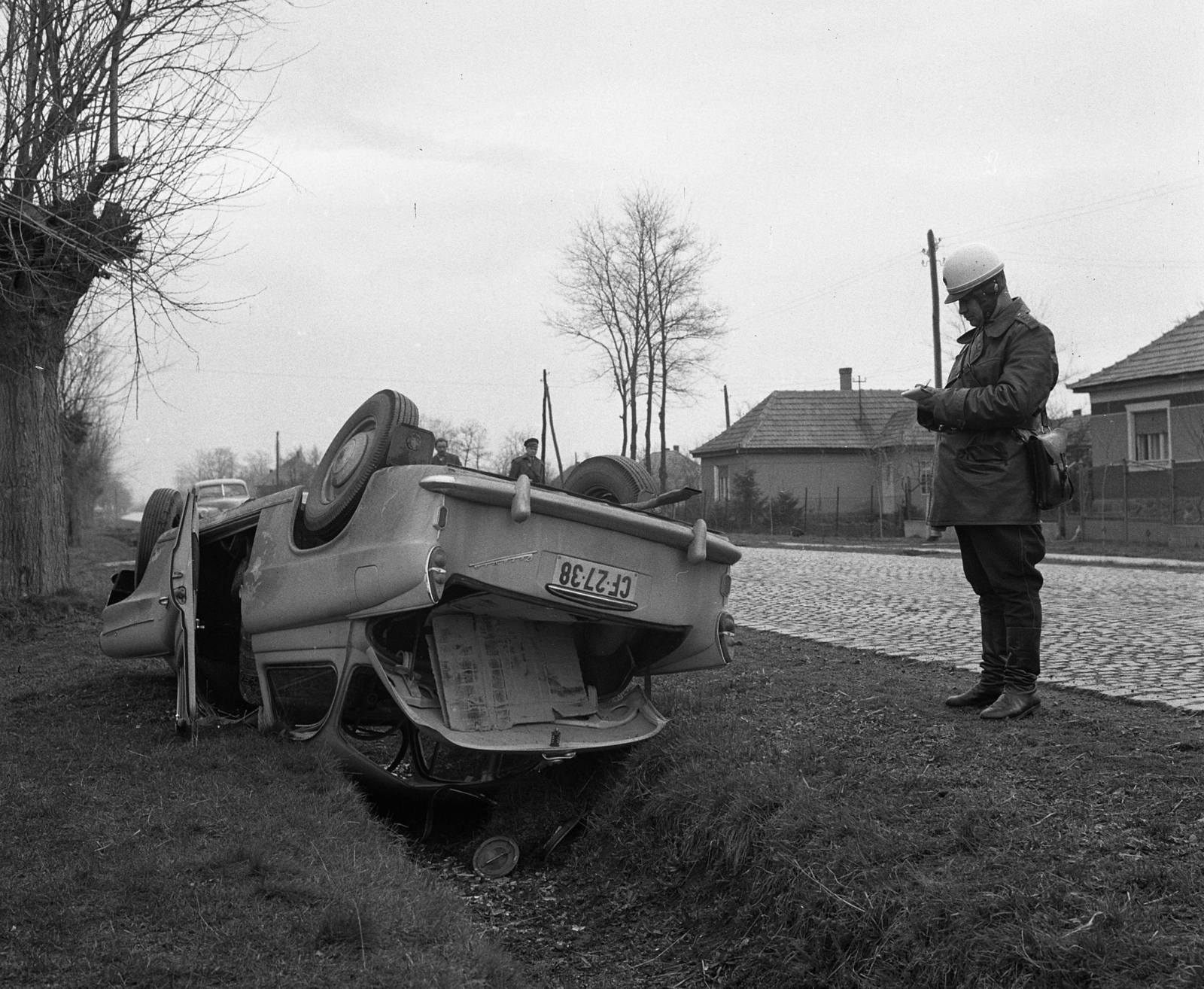 Hungary, 1966, Magyar Rendőr, accident, Skoda-brand, cop, helmet, taking notes, Fortepan #65324