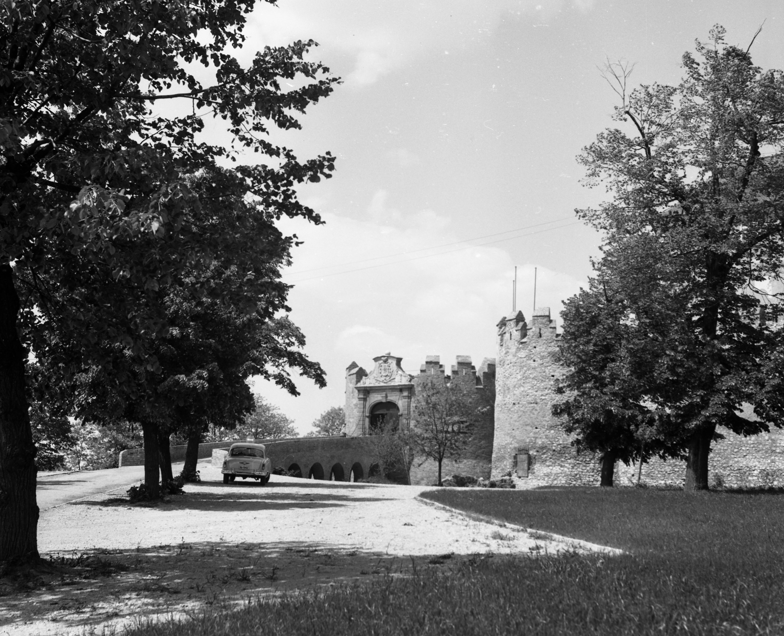 Hungary, Siklós, Vár., 1966, Magyar Rendőr, castle, Batthyány-crest, Fortepan #65338