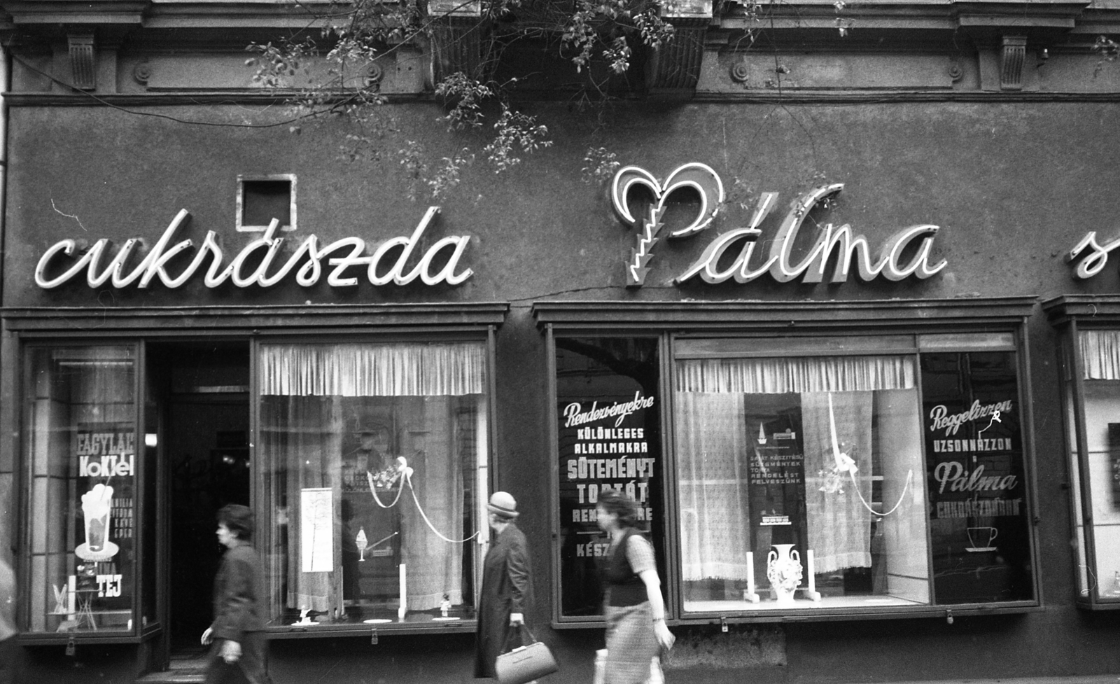 Hungary, Budapest VII., Erzsébet (Lenin) körút 36., Pálma cukrászda., 1966, Magyar Rendőr, neon sign, pastry shop, Budapest, Fortepan #65339