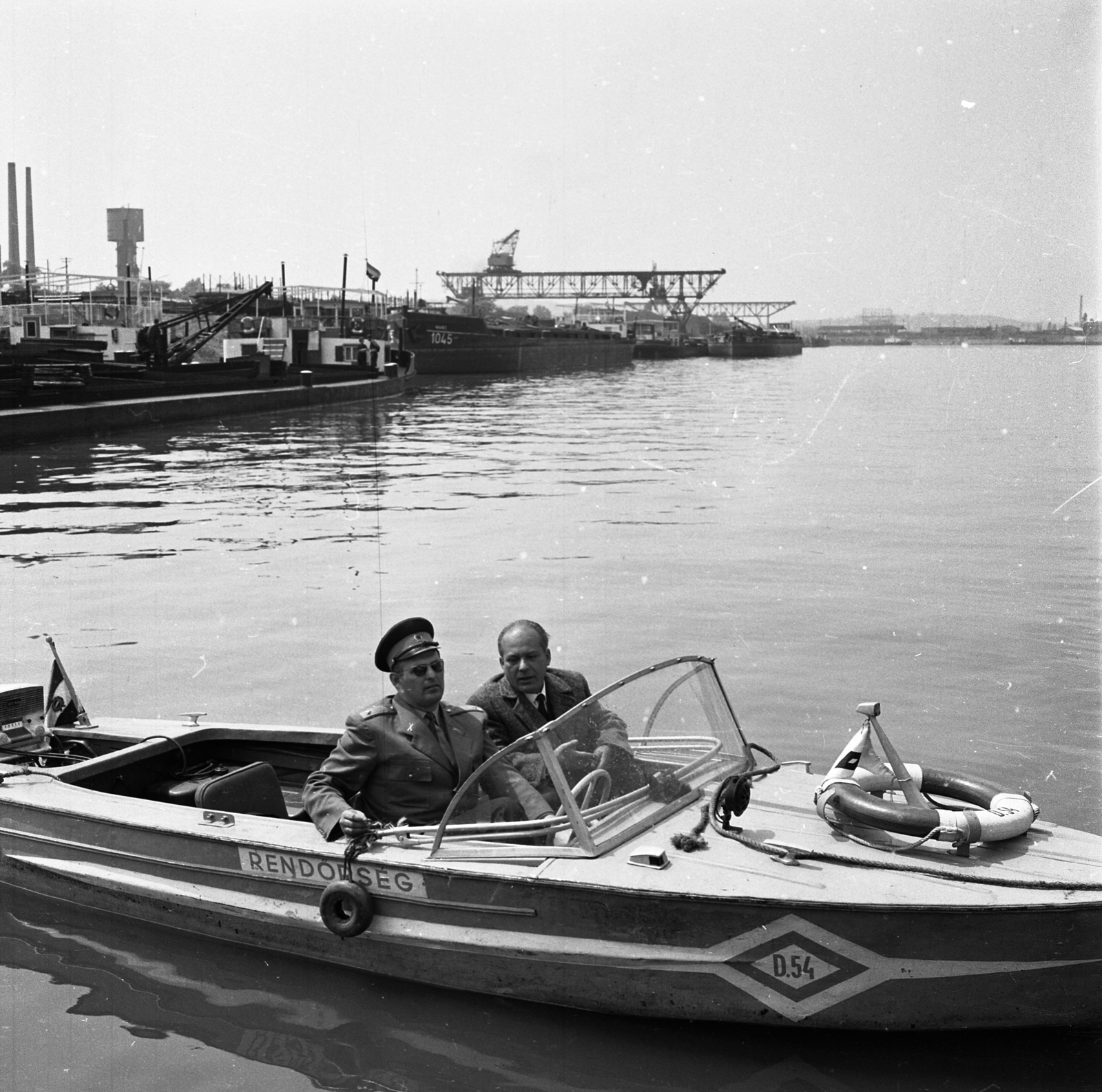 Hungary, Csepeli Szabadkikötő, Budapest XXI., 1966, Magyar Rendőr, barge, cop, chimney, motorboat, port, police vehicle, Budapest, Fortepan #65359