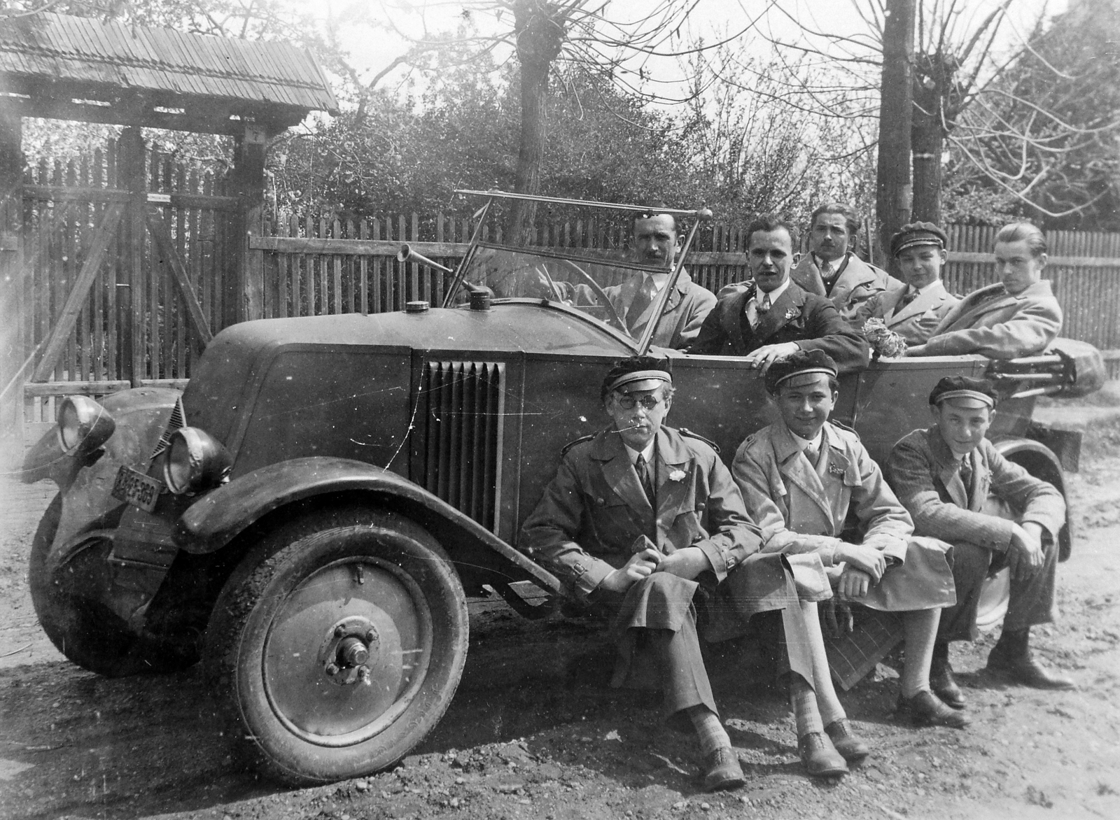 Renault típusú személygépkocsi., 1932, Fortepan, közlekedés, Renault-márka, francia gyártmány, automobil, autón ülni, Fortepan #6539