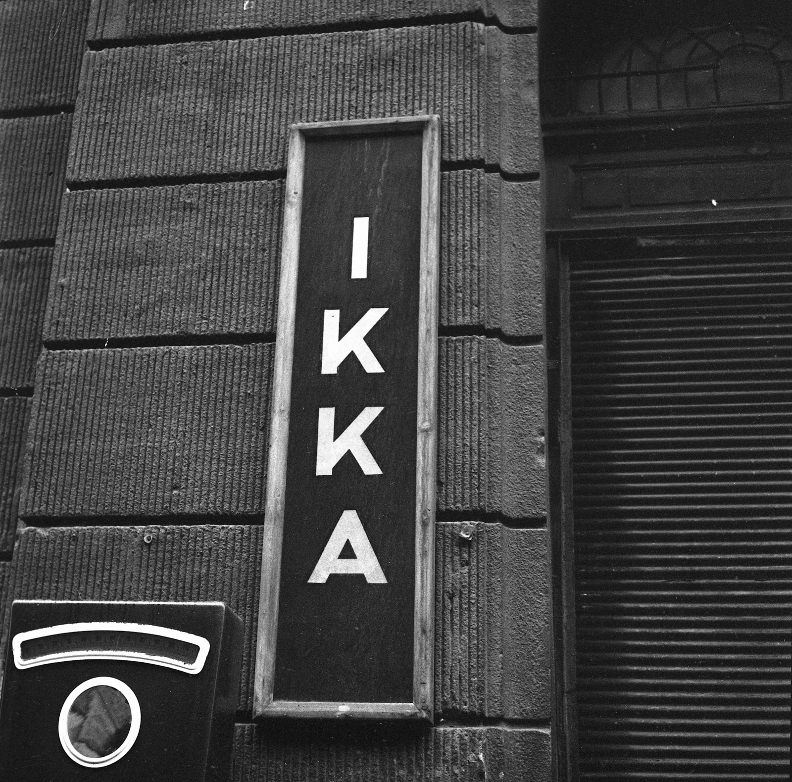 Hungary, Budapest V., a Tüköry utca 4. számú sarokház Széchenyi utcai oldala. IKKA (IBUSZ Külföldi Kereskedelmi Akció) bolt., 1966, Magyar Rendőr, Budapest, Fortepan #65453