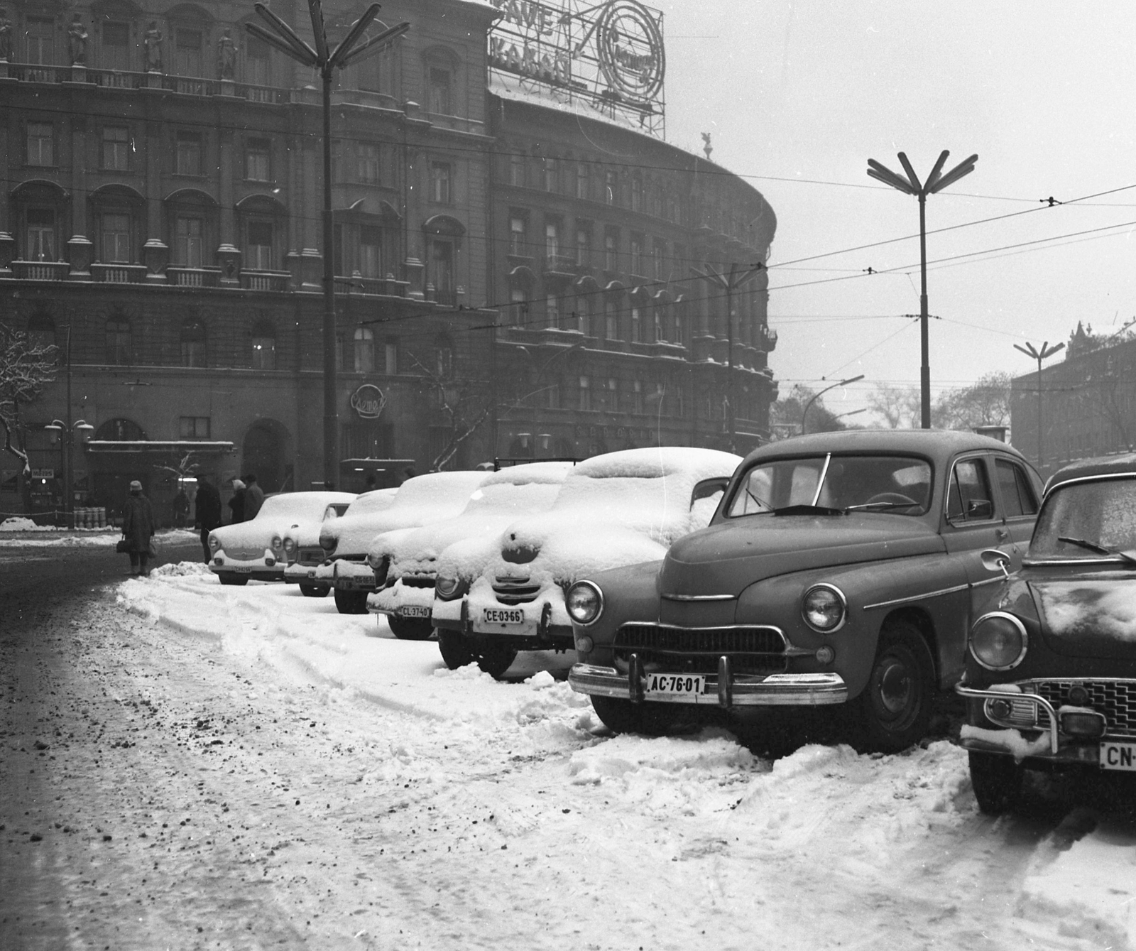 Magyarország, Budapest V.,Budapest XIII., Nyugati (Marx) tér., 1967, Magyar Rendőr, Csemege vállalat, Budapest, FSO Warszawa, rendszám, Fortepan #65477