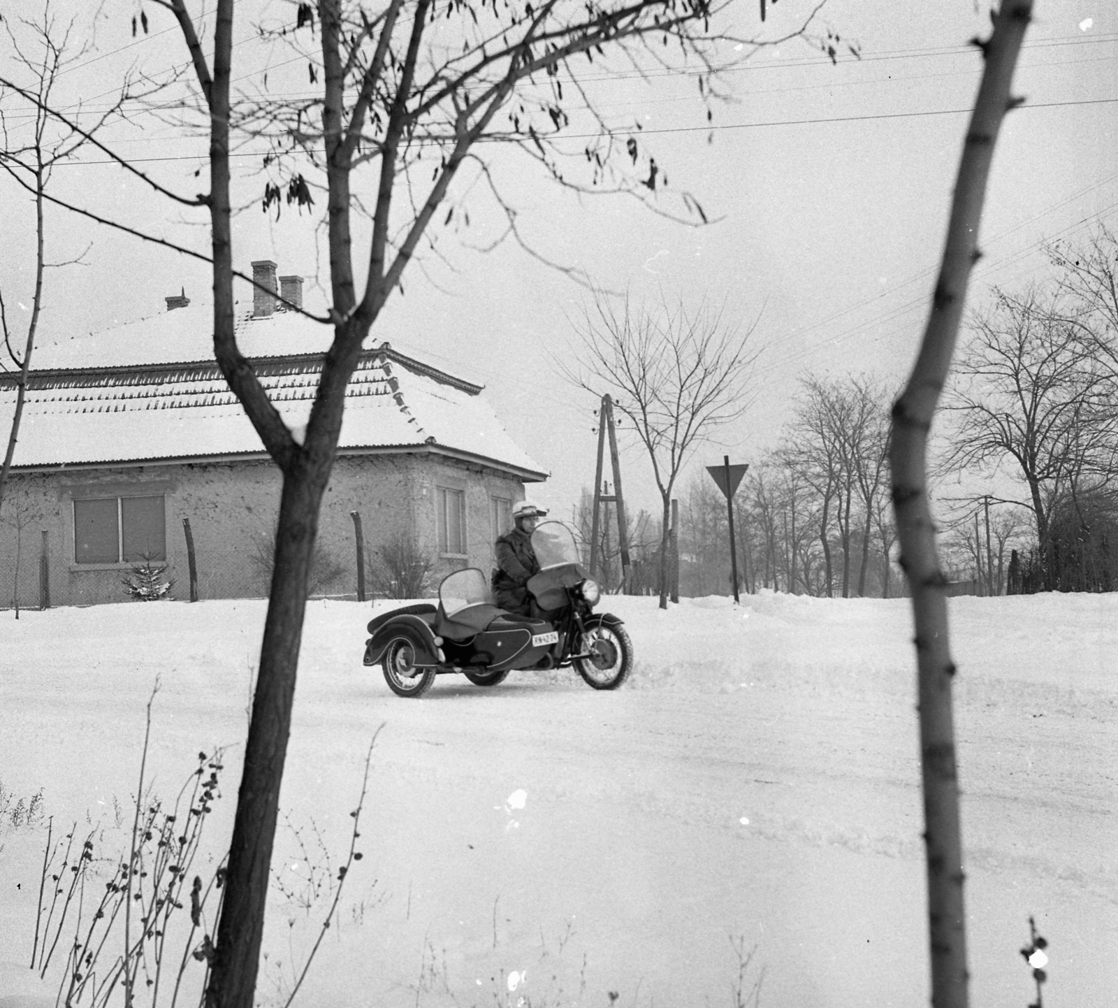 Hungary, 1967, Magyar Rendőr, motorcycle with sidecar, Mansard roof, Fortepan #65478