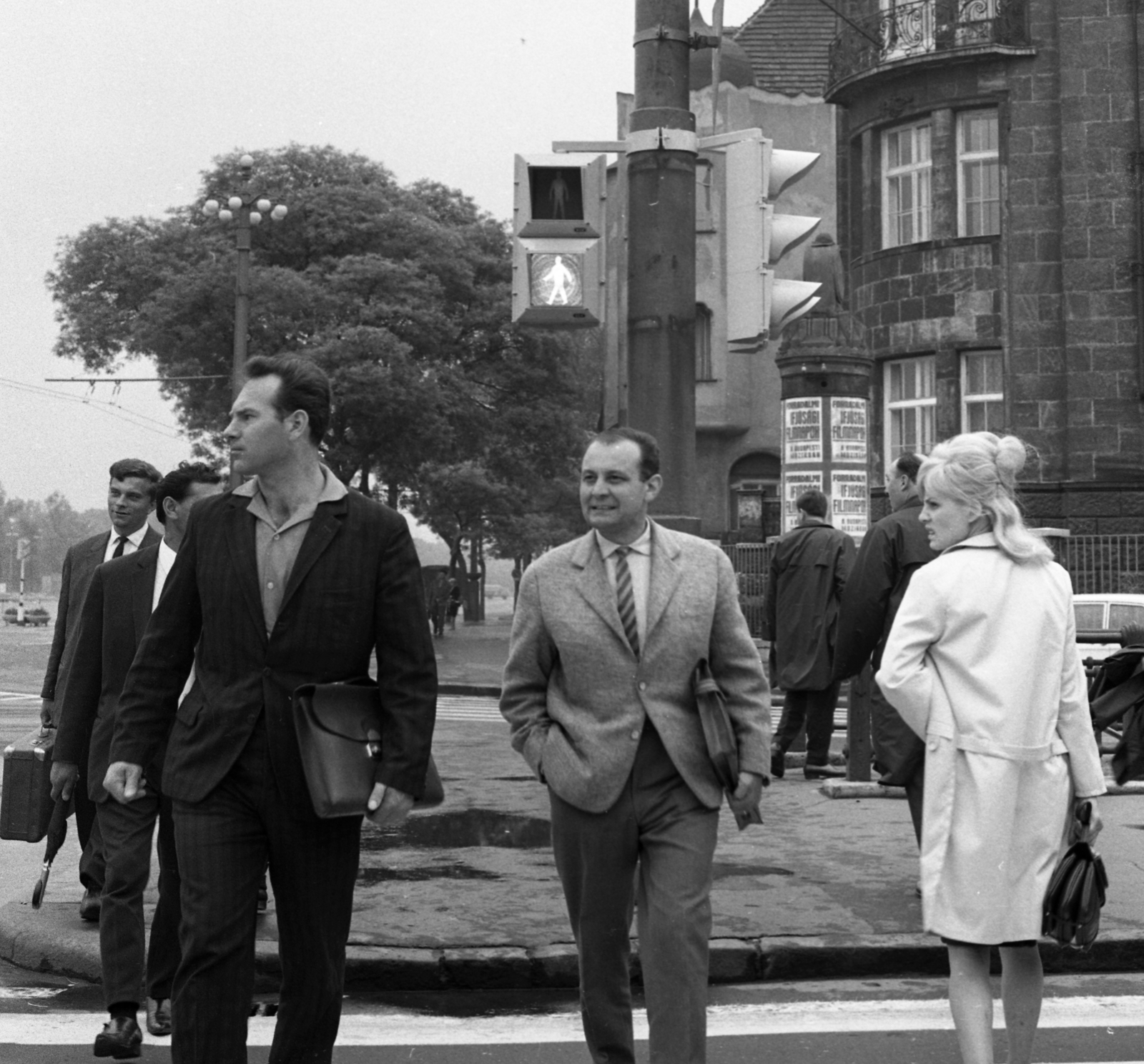 Magyarország, Budapest VI., Dózsa György út - Andrássy út (Népköztársaság útja) sarok a Felvonulási tér felé nézve., 1967, Magyar Rendőr, Budapest, Fortepan #65514